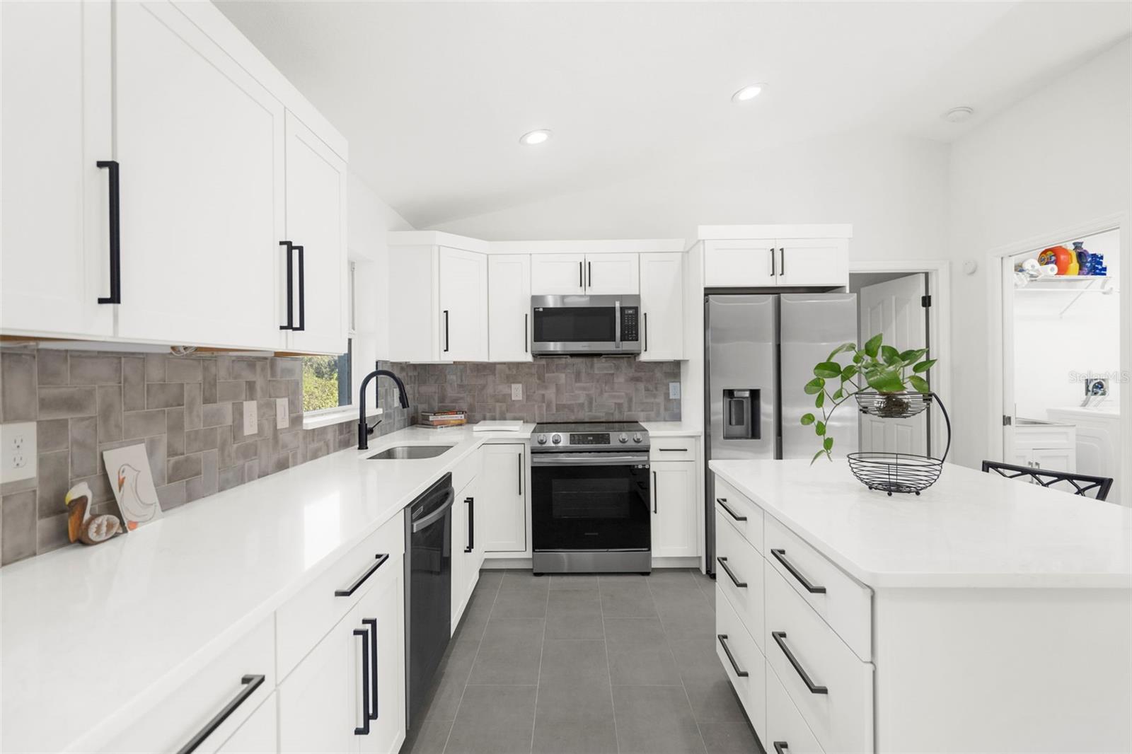 4467 CINDERELLA CIR