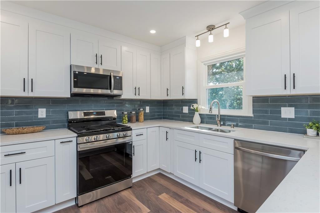 3390 Meadowview Lane