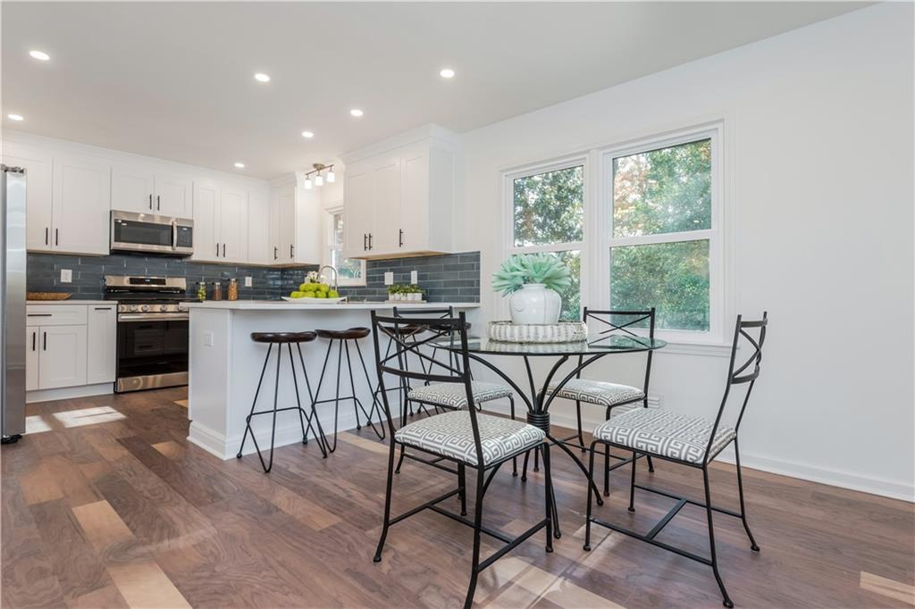 3390 Meadowview Lane