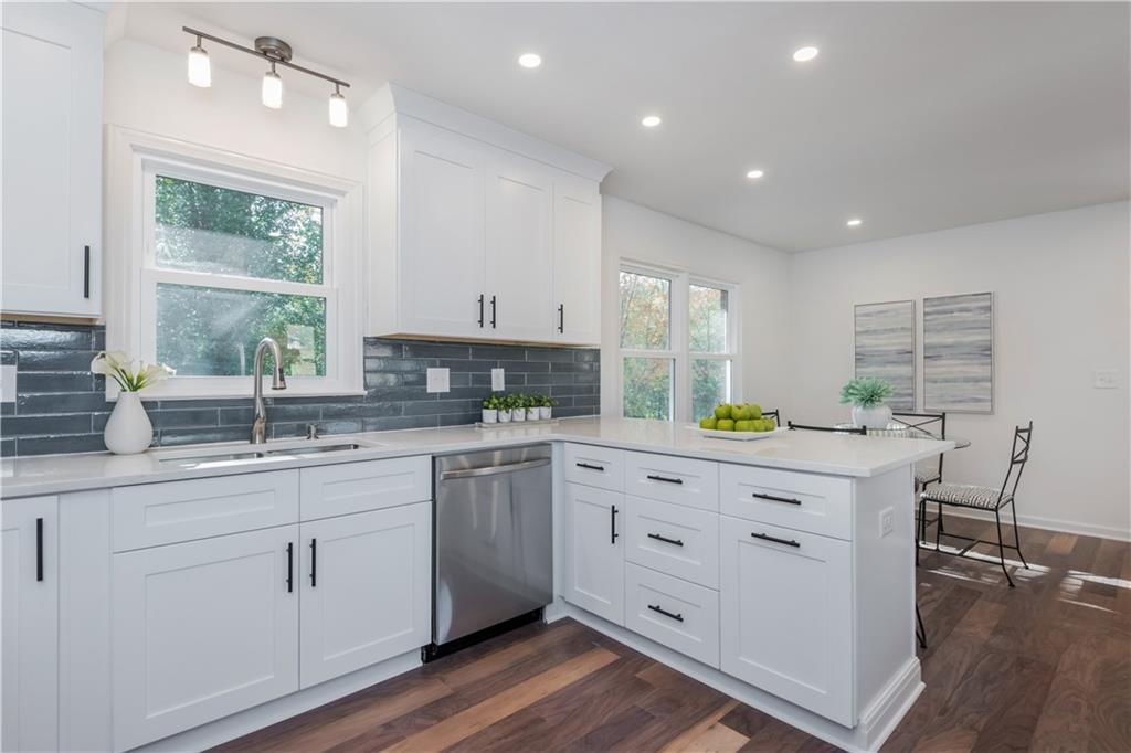 3390 Meadowview Lane