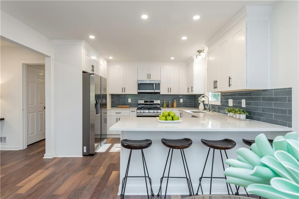 3390 Meadowview Lane