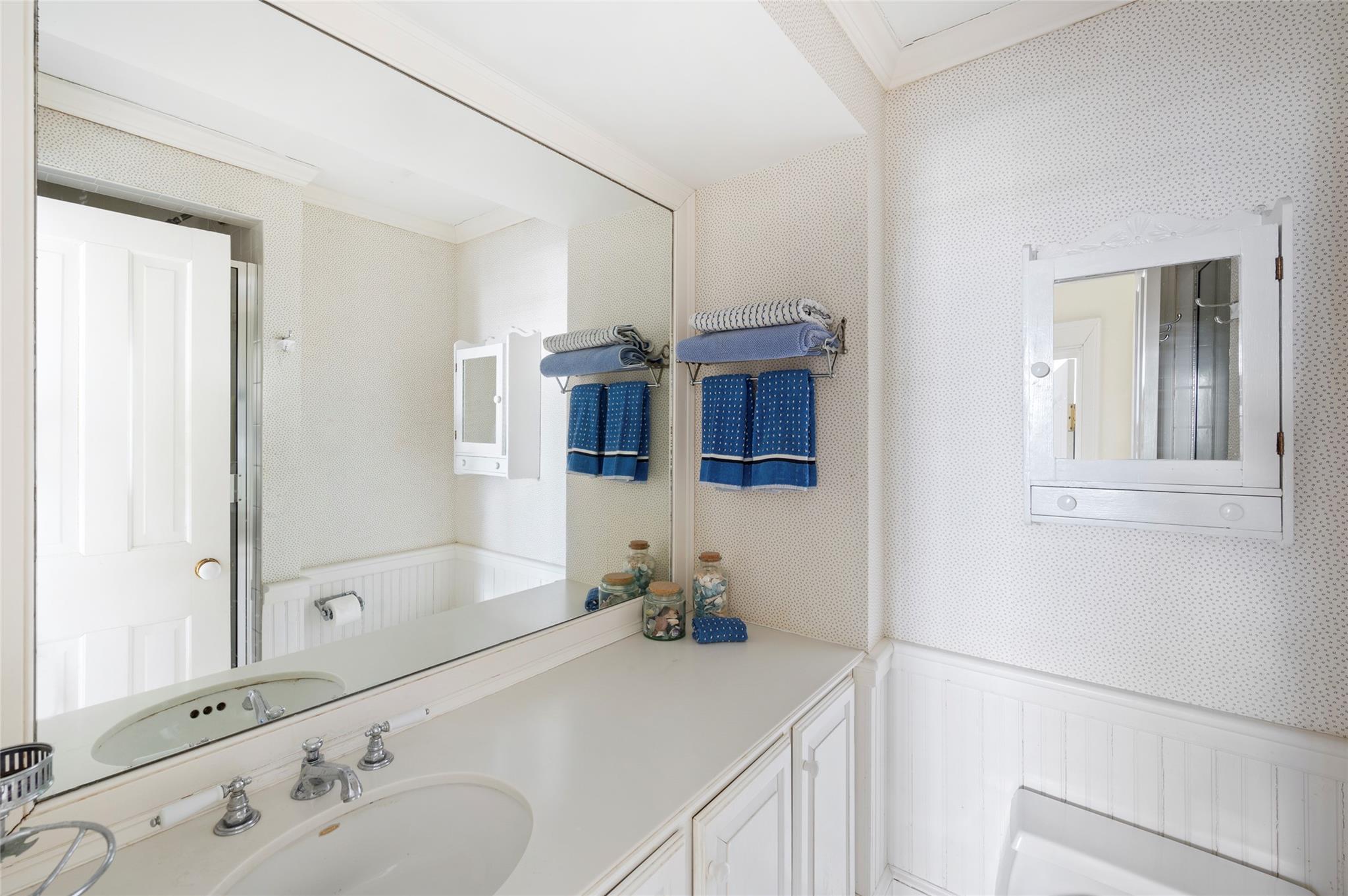 261 Dune Road Unit: 30