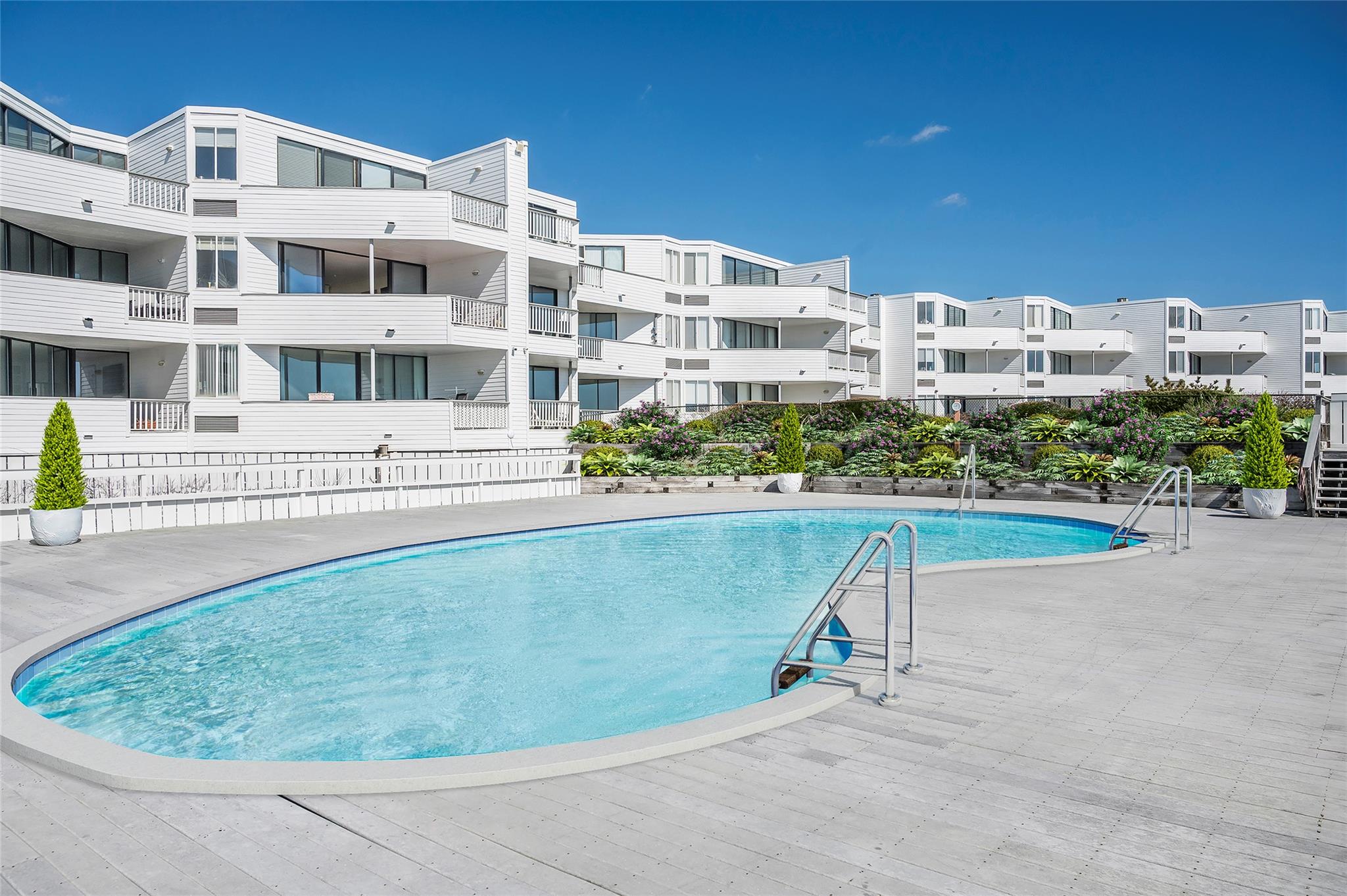 261 Dune Road Unit: 30