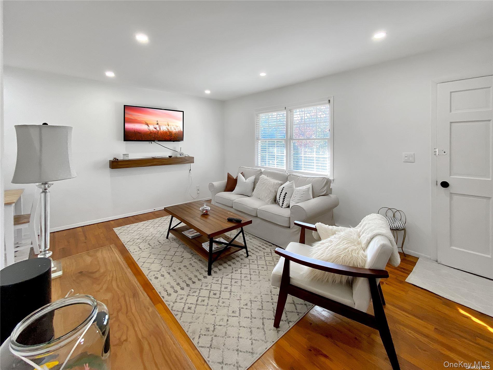 18 Old Riverhead Road