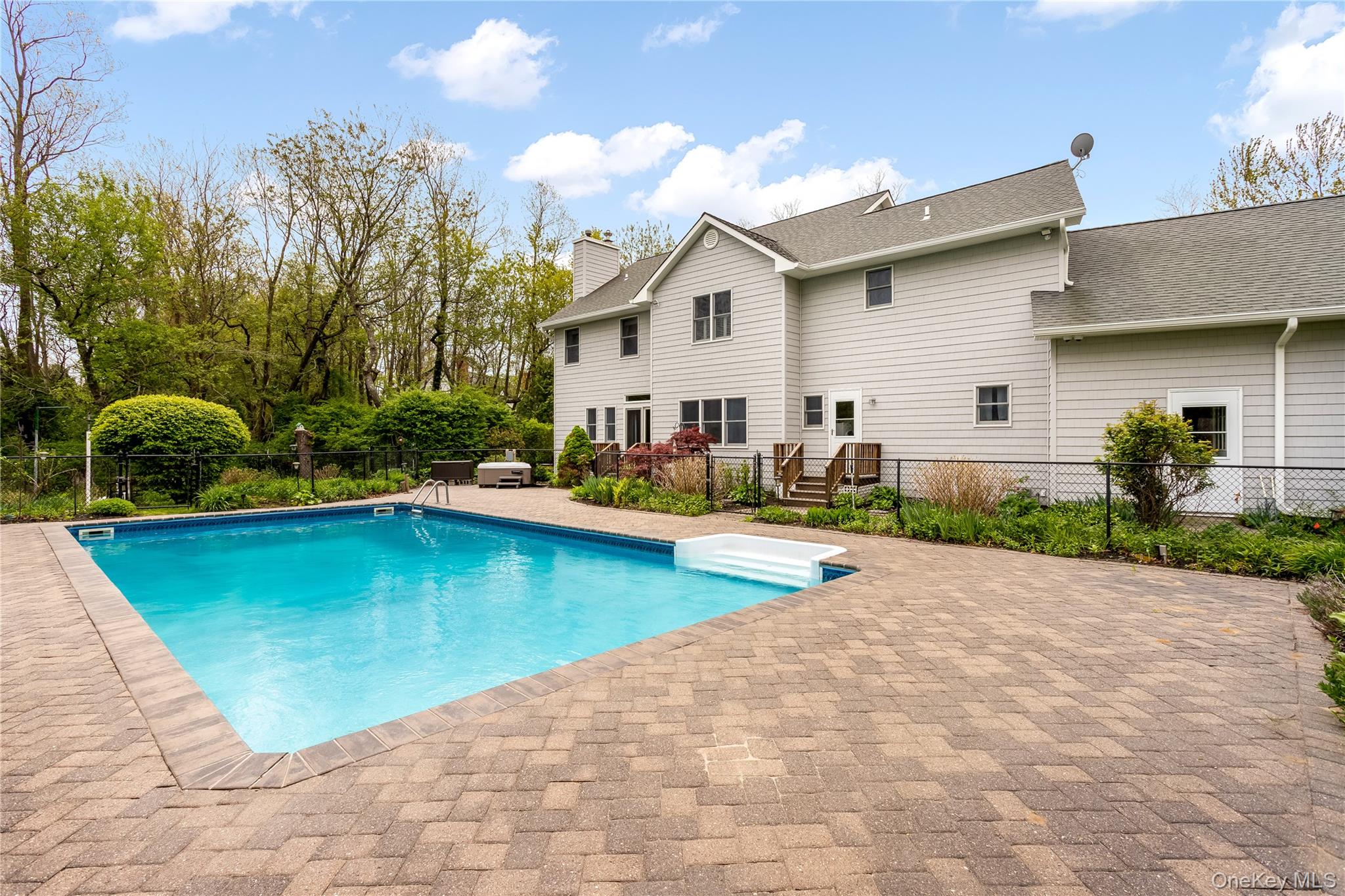 56 Lagoon Court W