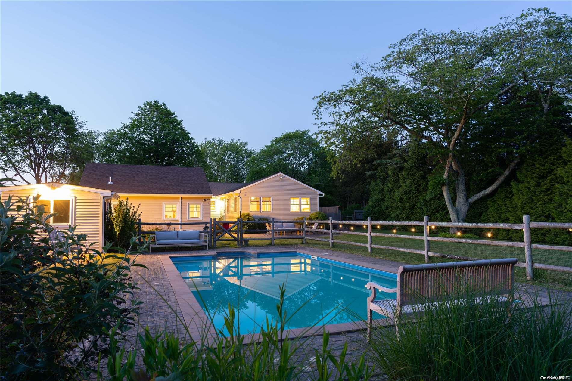 32 Hallock Avenue