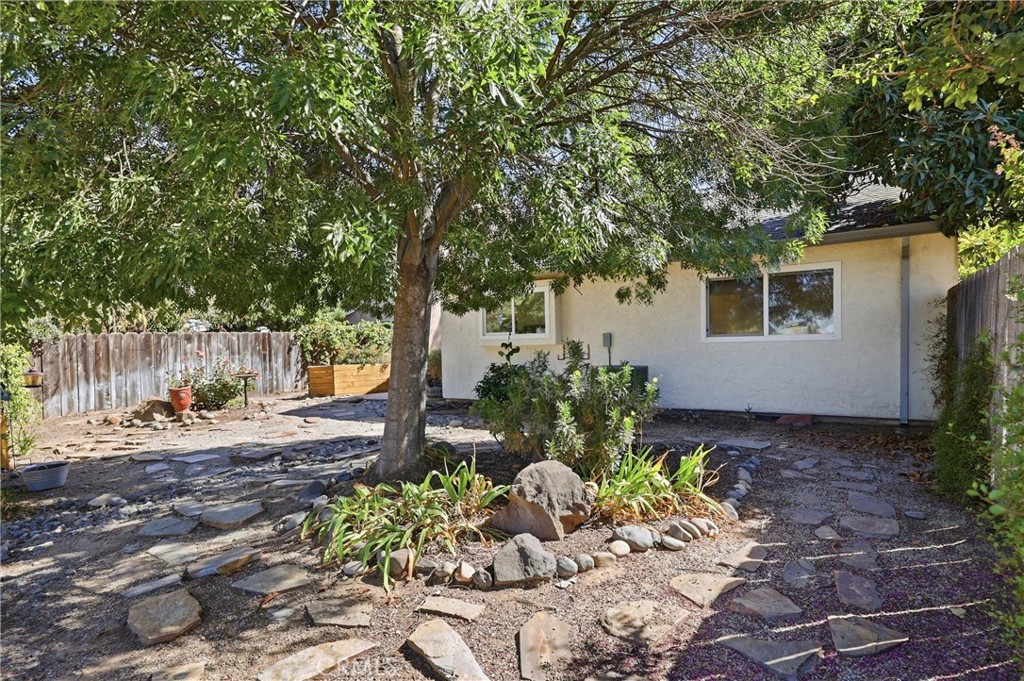 1618 E Lassen
