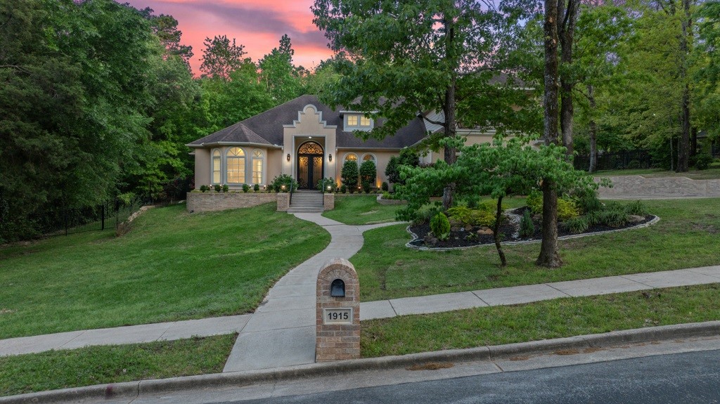 1915 Stoneleaf Drive