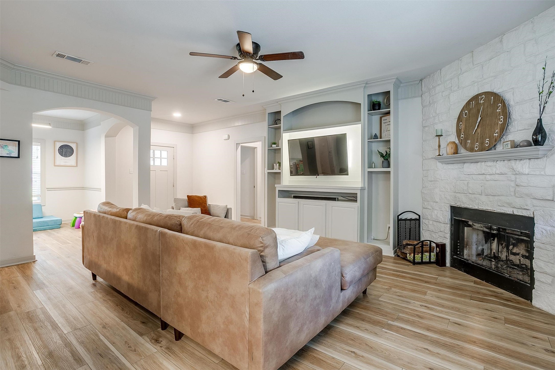 3711 Winding Way