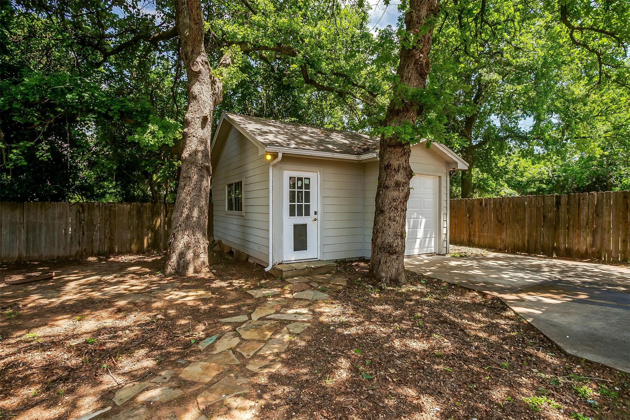 3711 Winding Way
