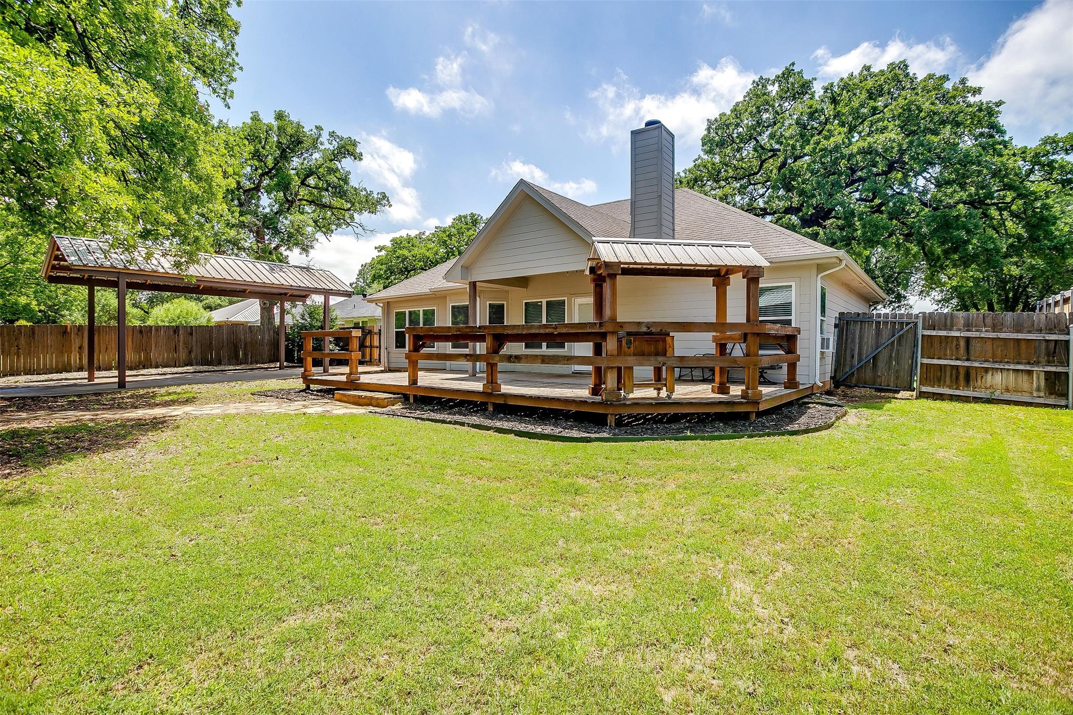 3711 Winding Way