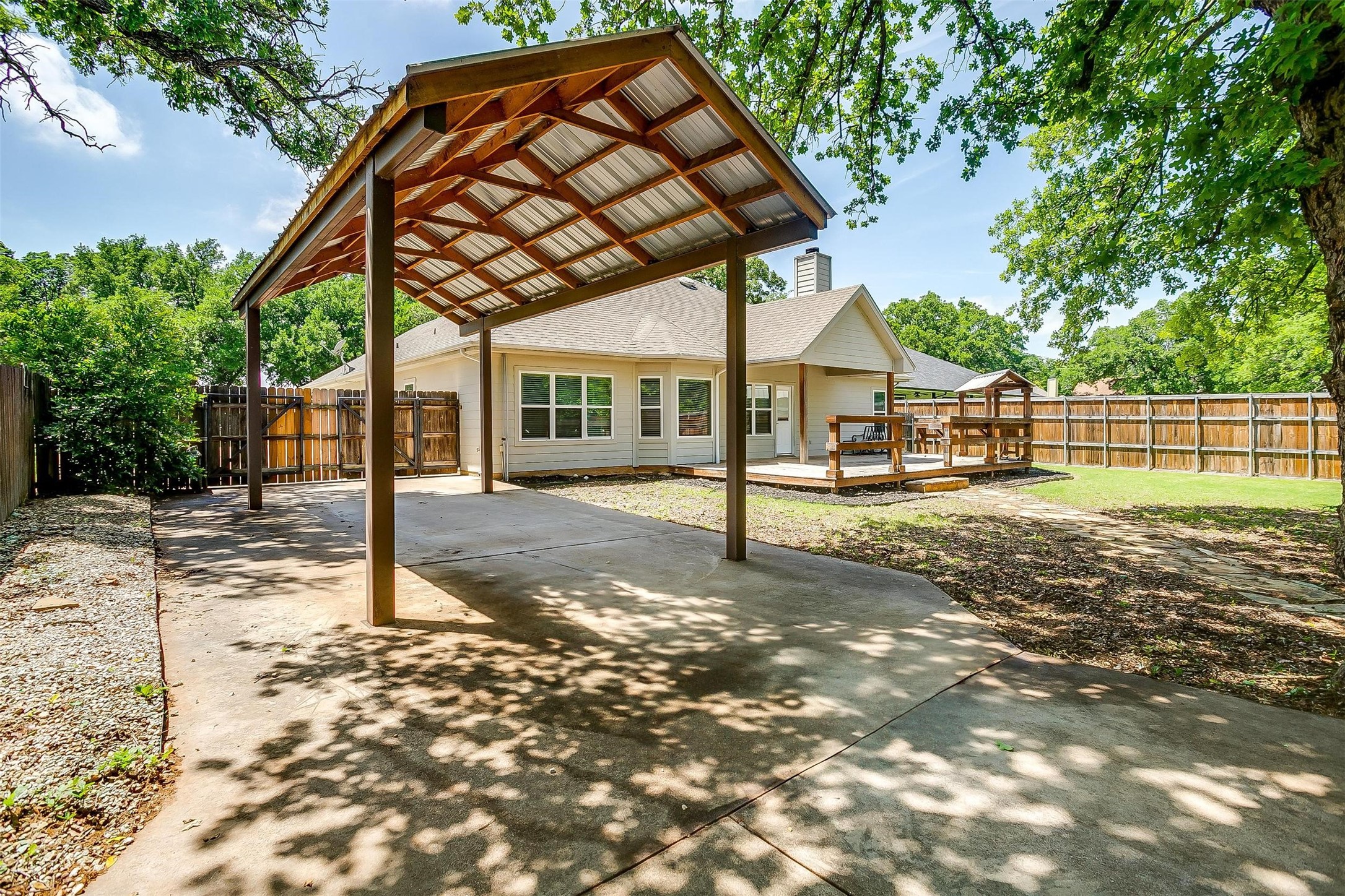 3711 Winding Way
