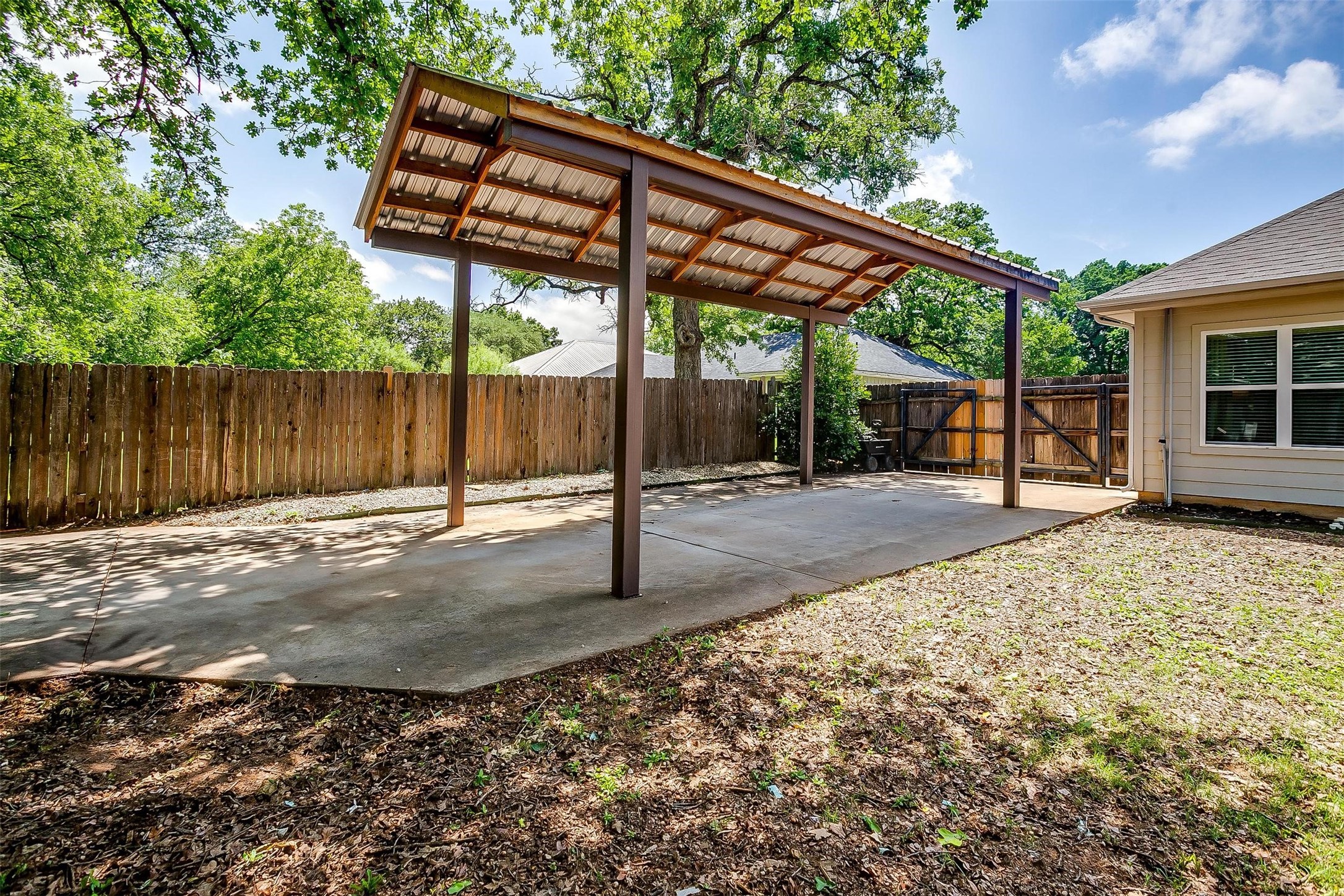 3711 Winding Way