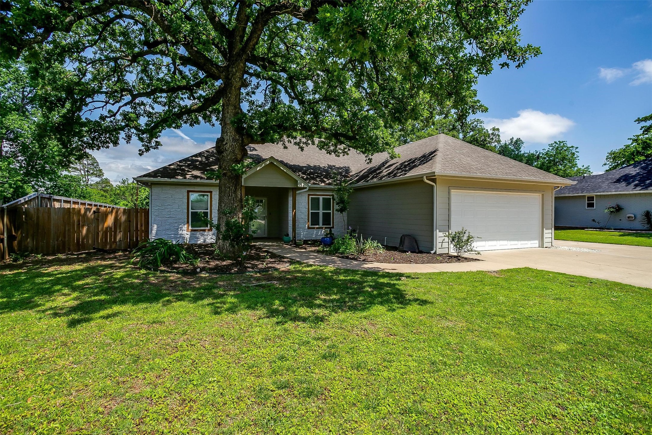 3711 Winding Way