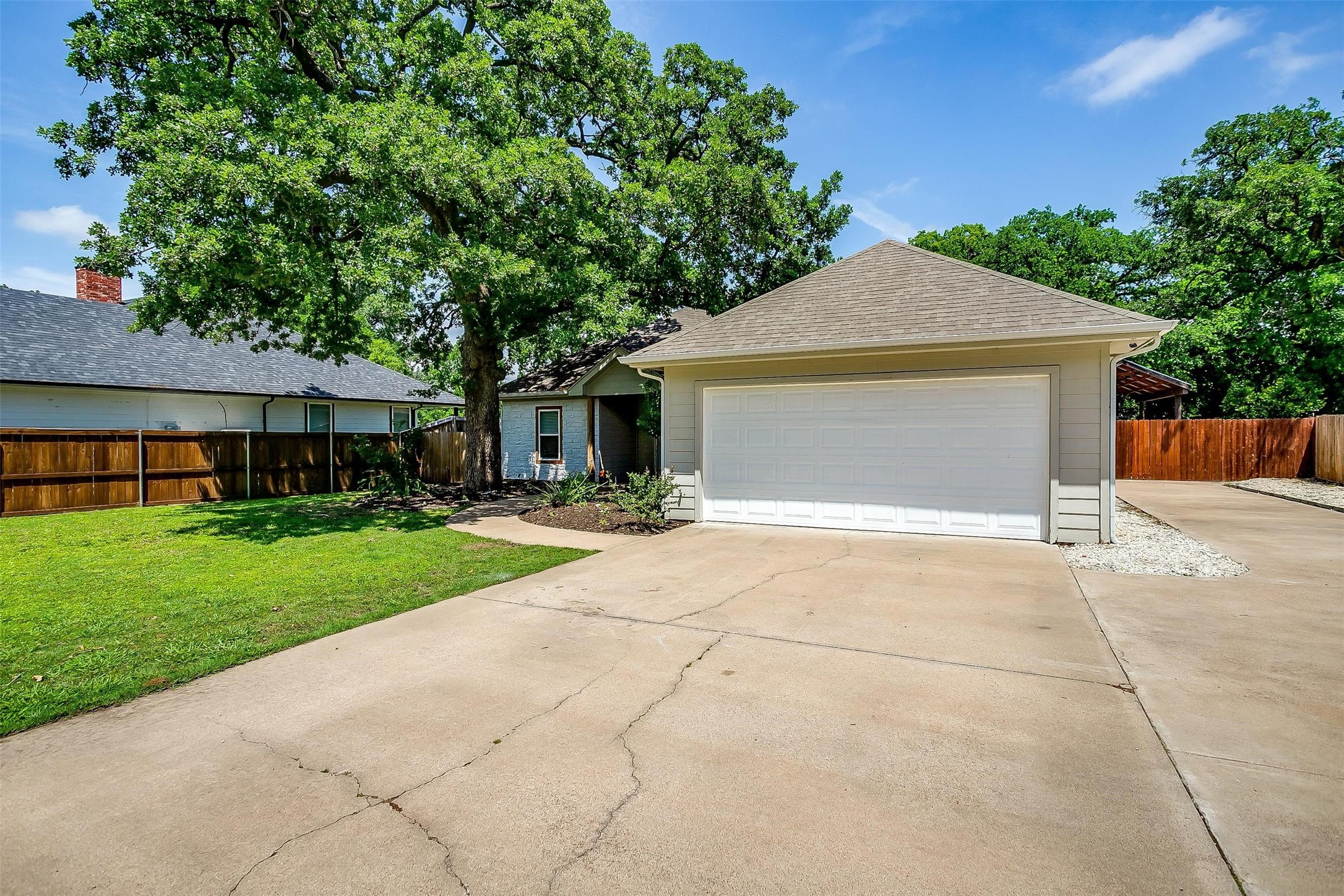 3711 Winding Way