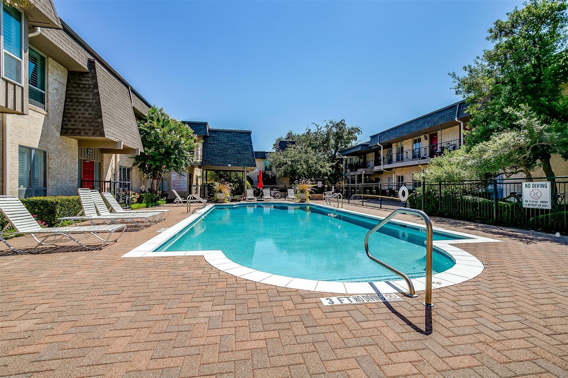 4320 Bellaire Drive S 233W