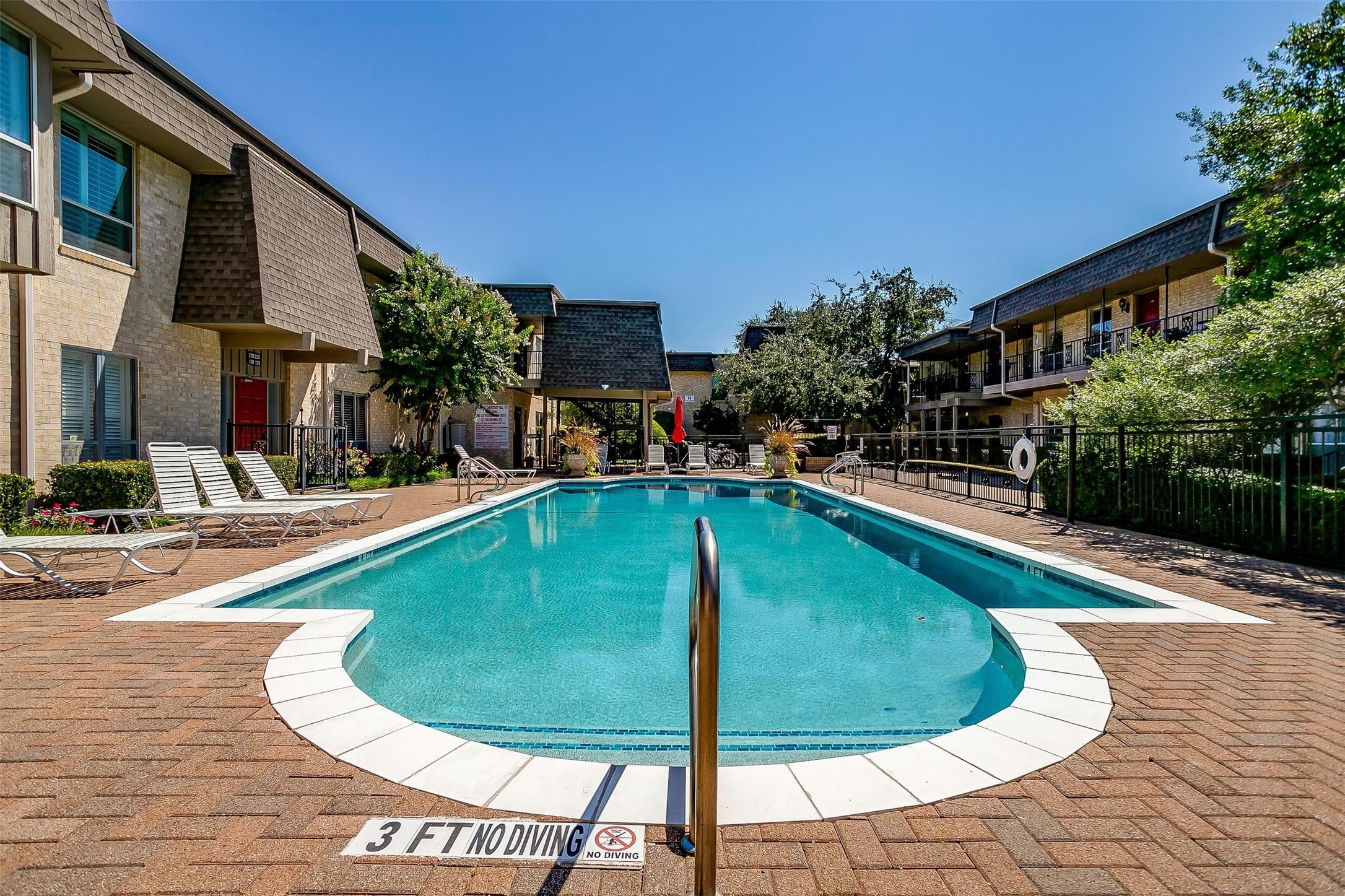 4320 Bellaire Drive S 233W
