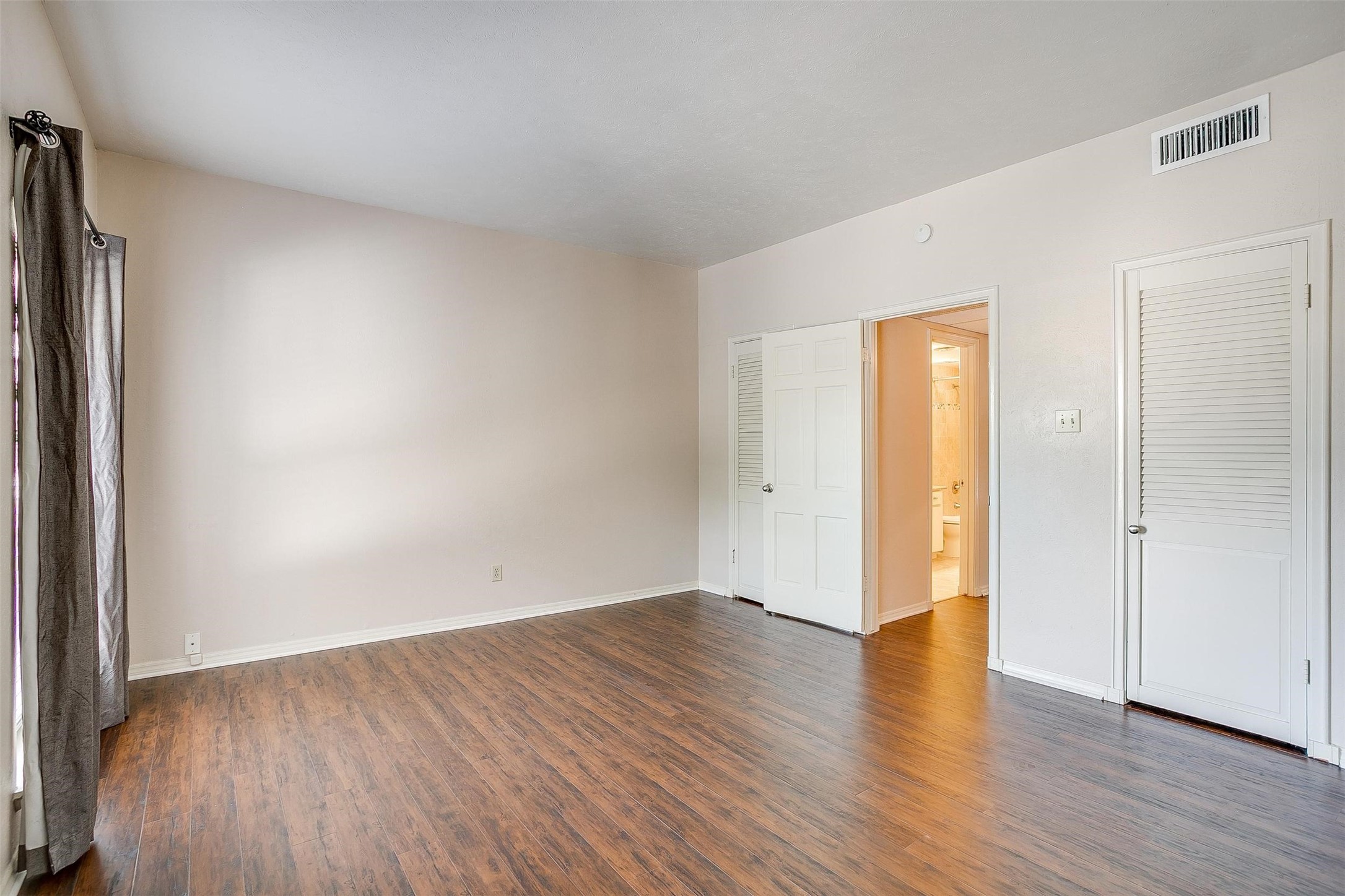 4320 Bellaire Drive S 233W