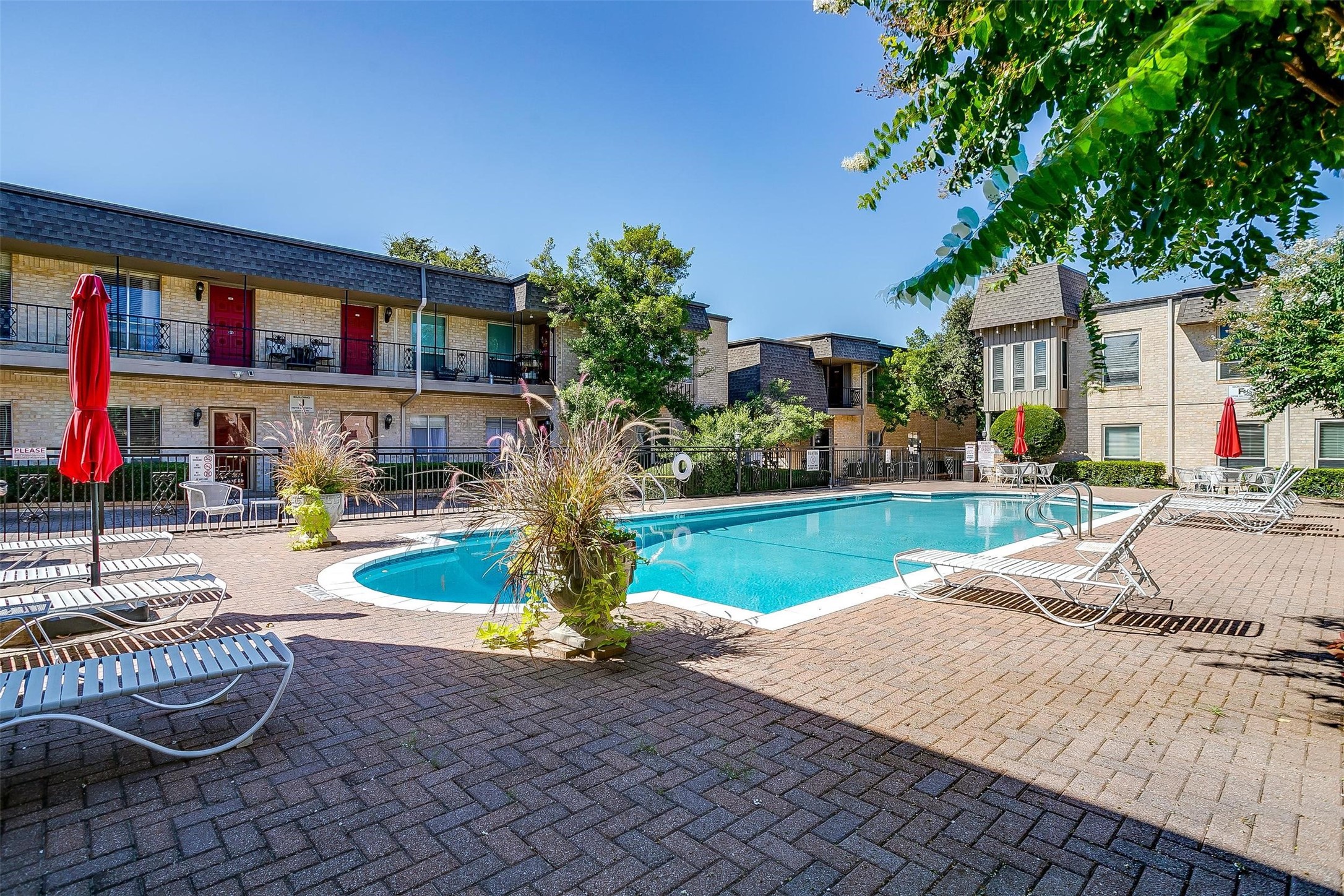 4320 Bellaire Drive S 233W