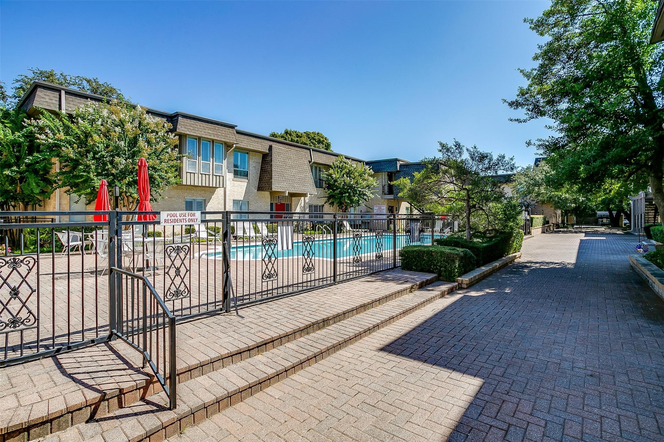 4320 Bellaire Drive S 233W