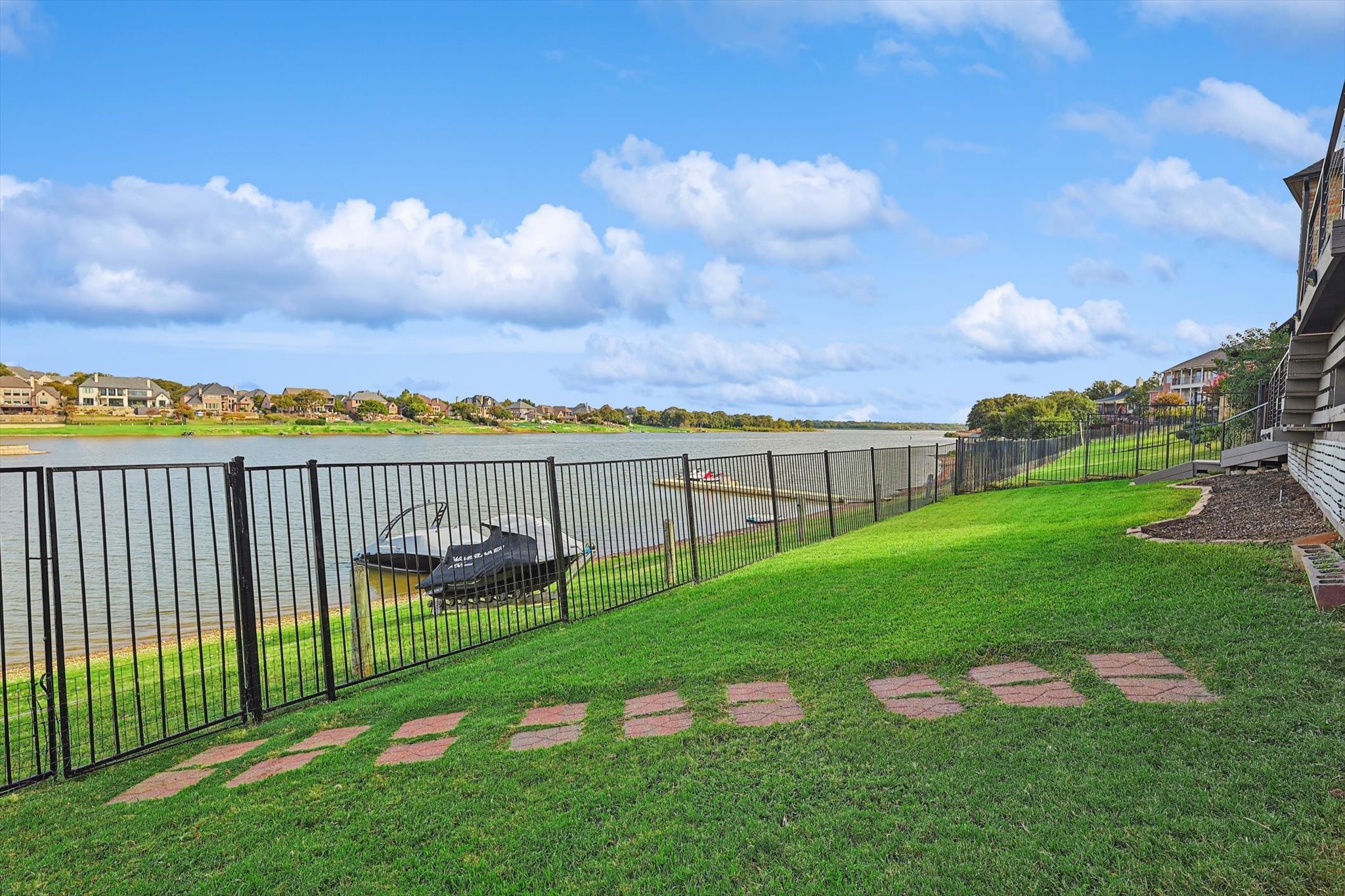 30 Remington Drive W