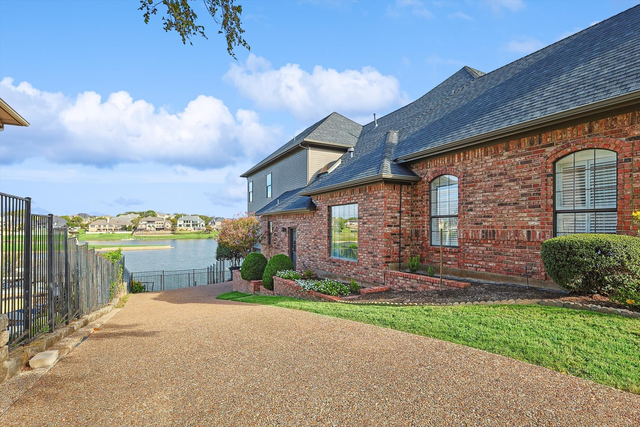 30 Remington Drive W