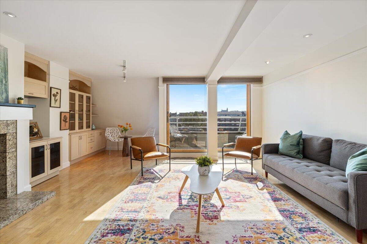 40 Portland Pier Unit: 12