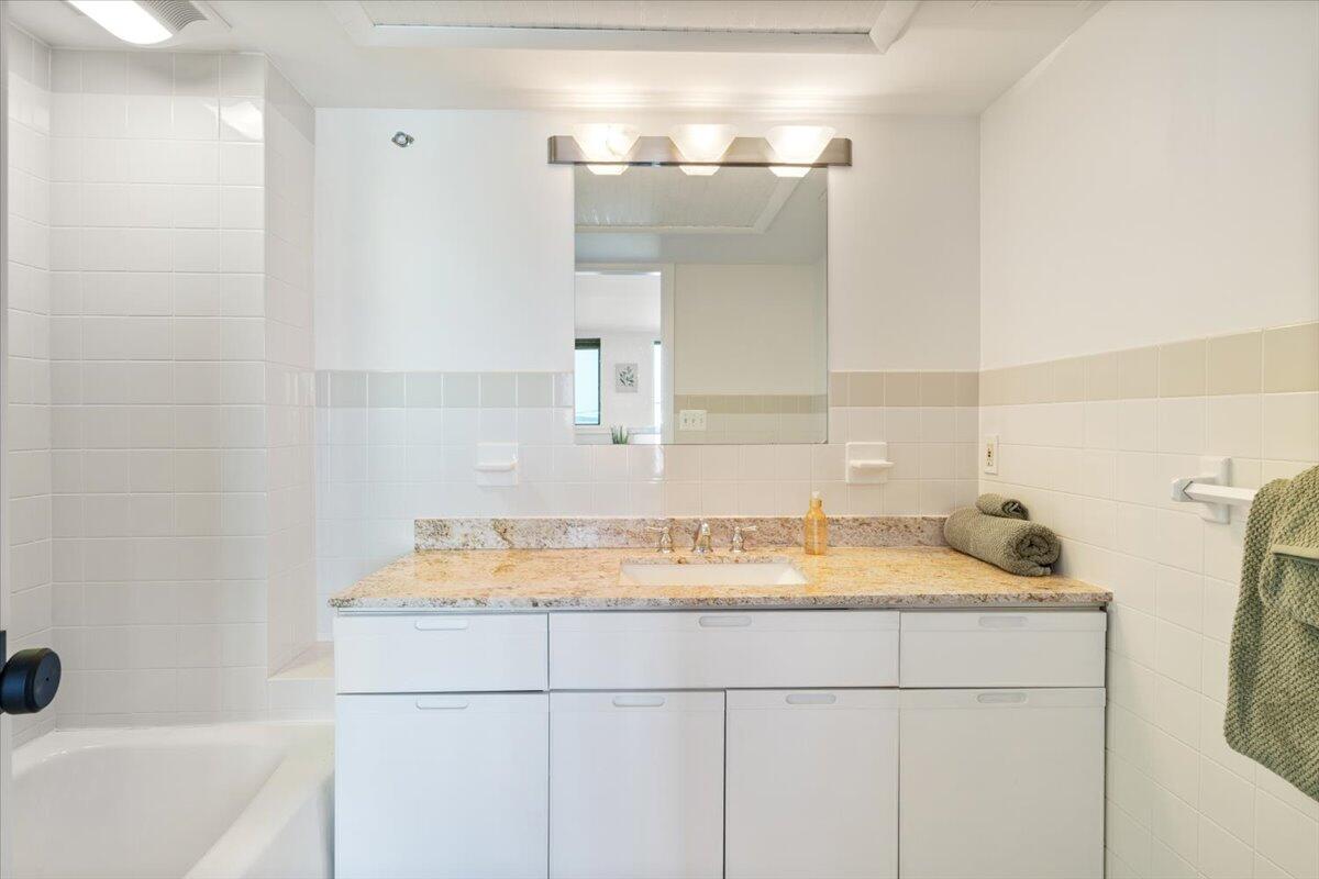 40 Portland Pier Unit: 12