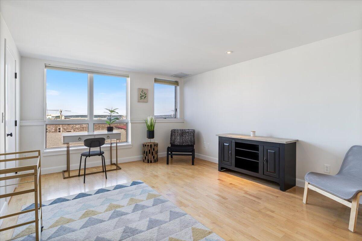 40 Portland Pier Unit: 12