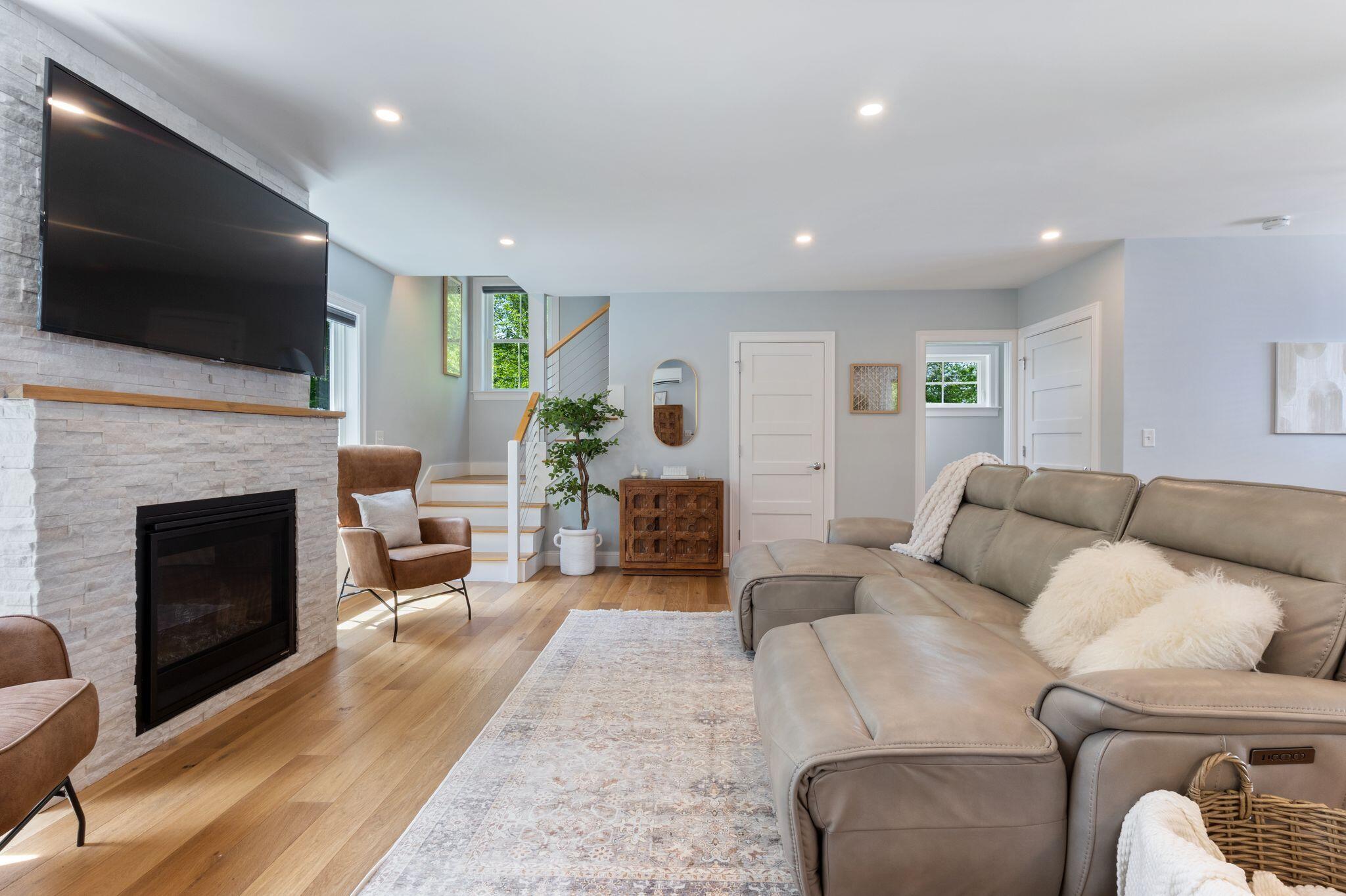 284 Bradley Street 8