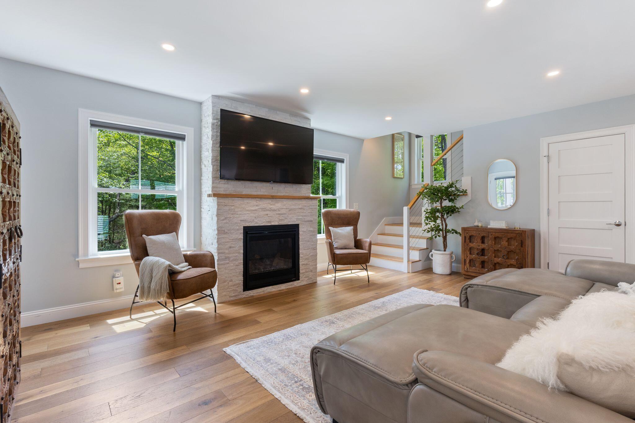284 Bradley Street 8