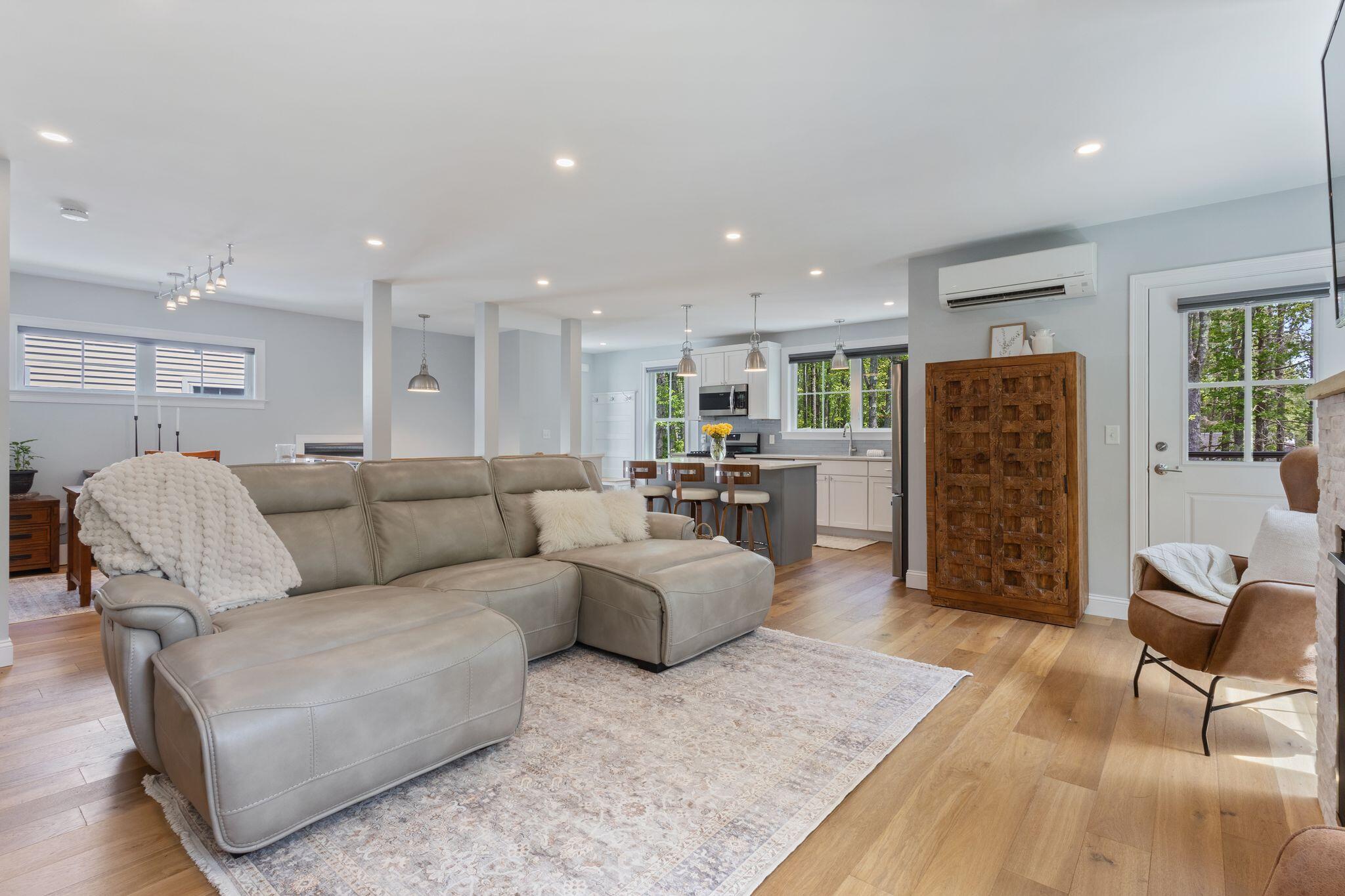 284 Bradley Street 8