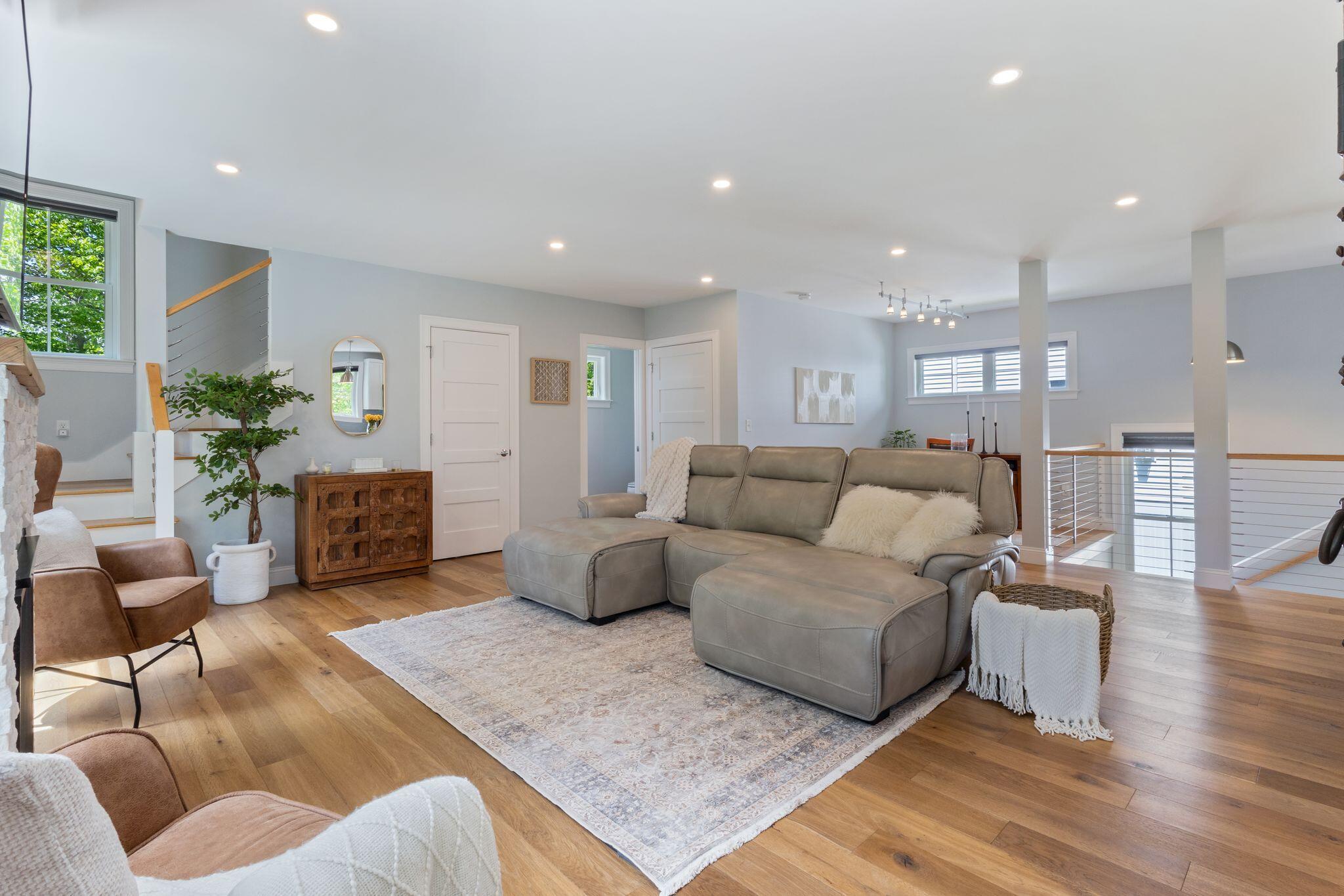284 Bradley Street 8