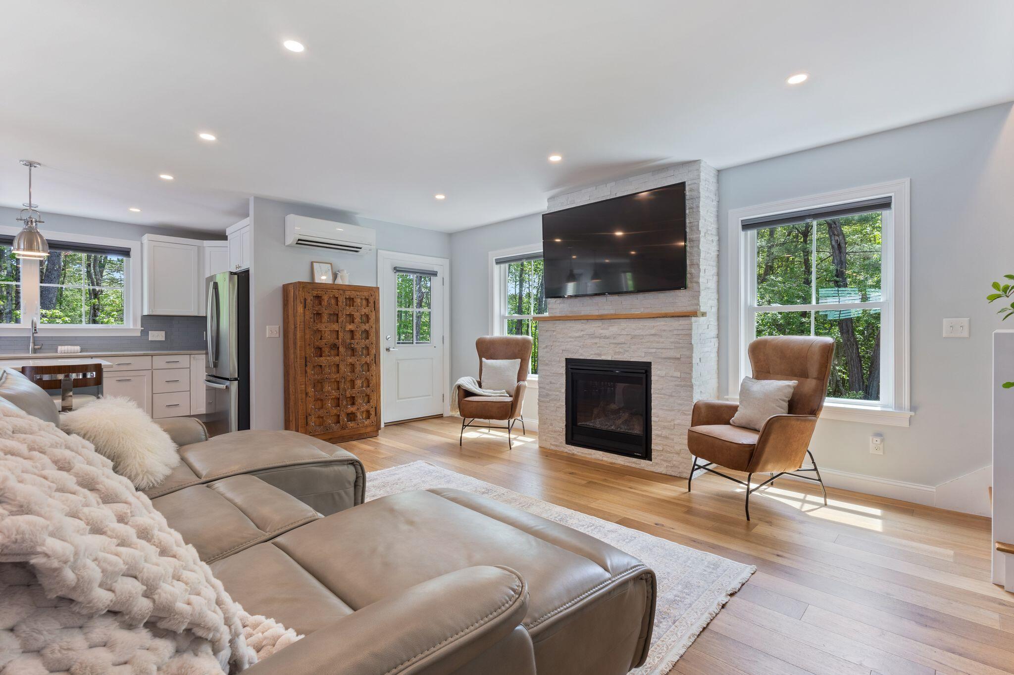 284 Bradley Street 8