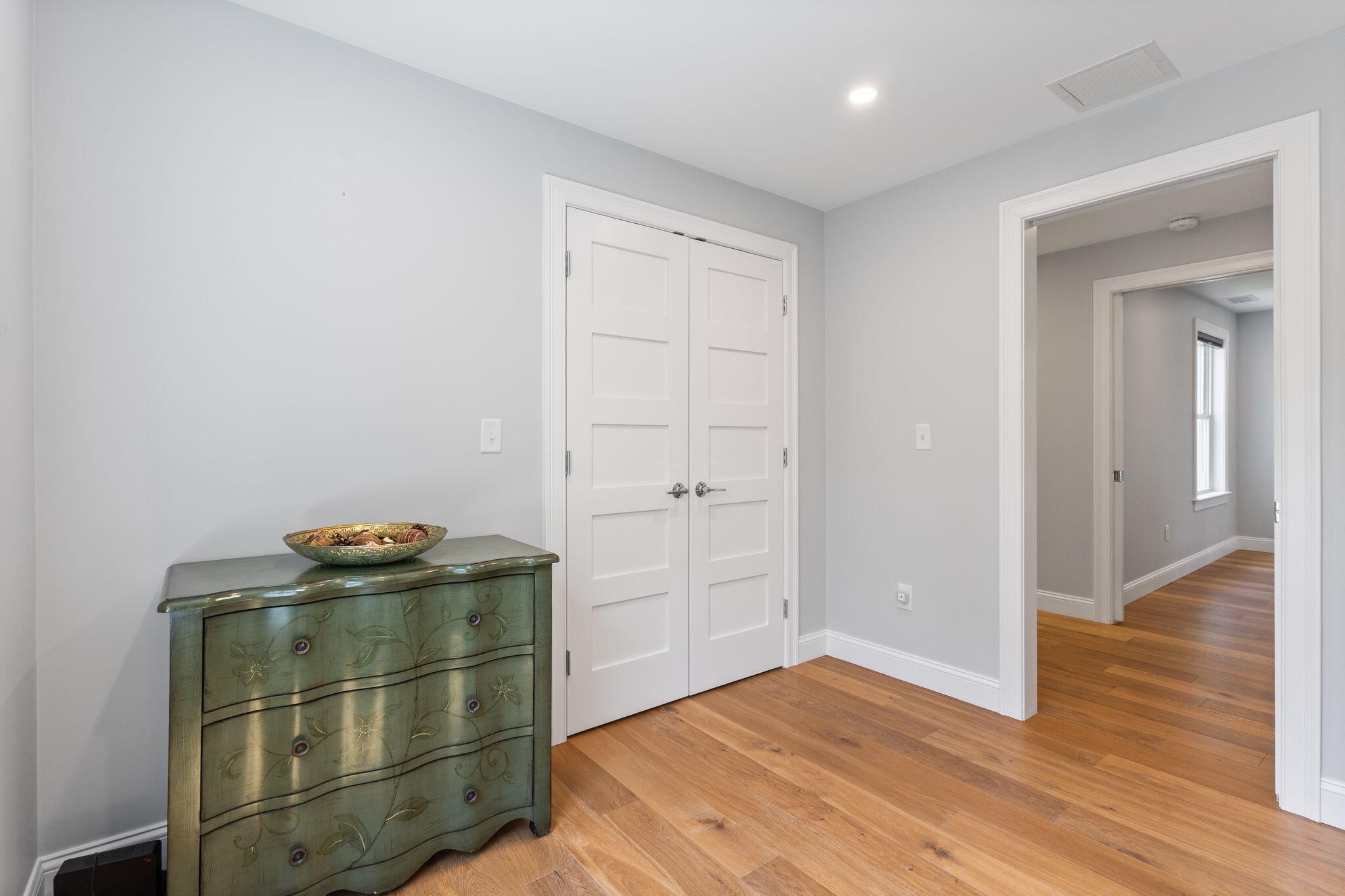 284 Bradley Street 8