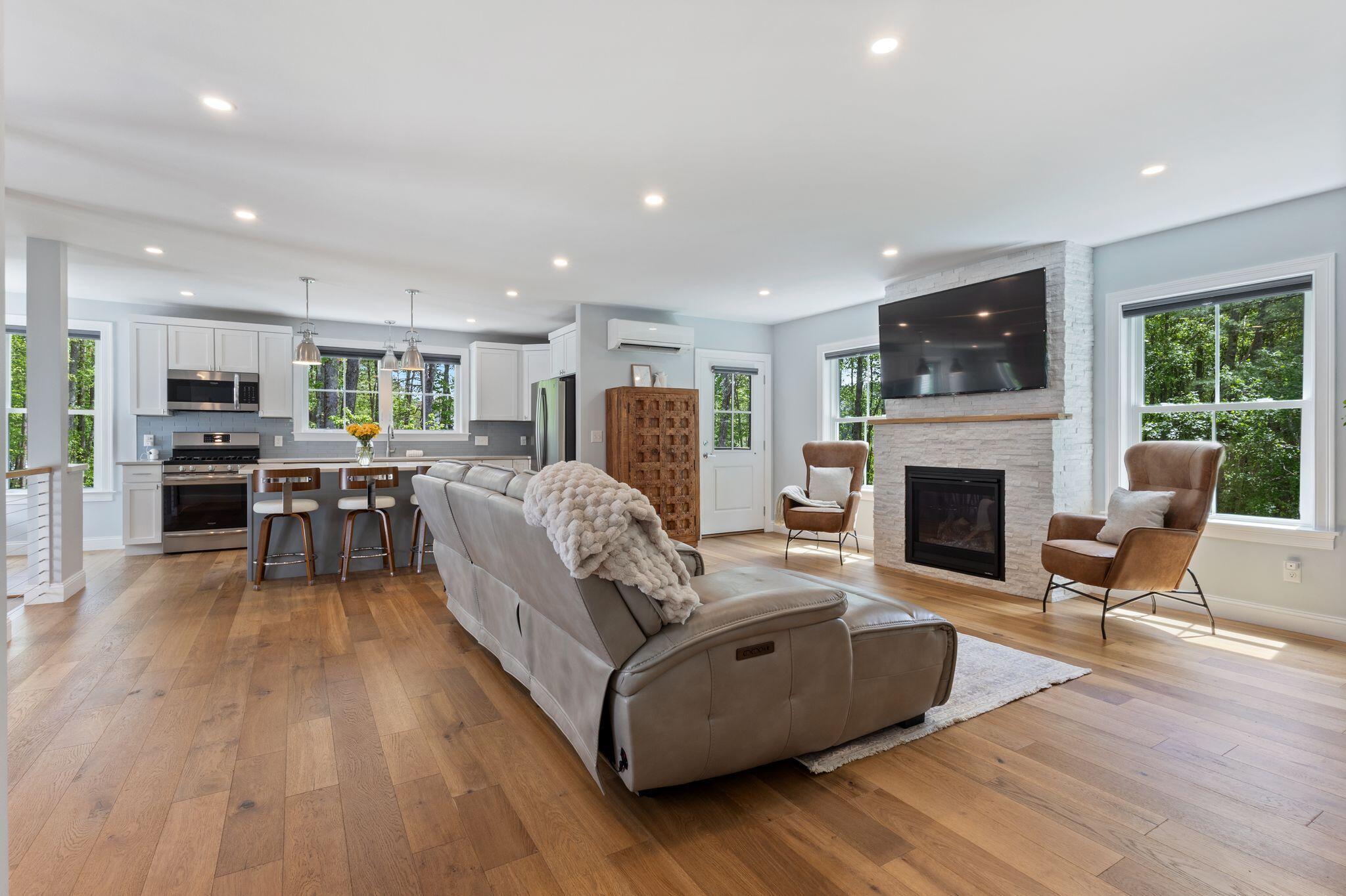 284 Bradley Street 8