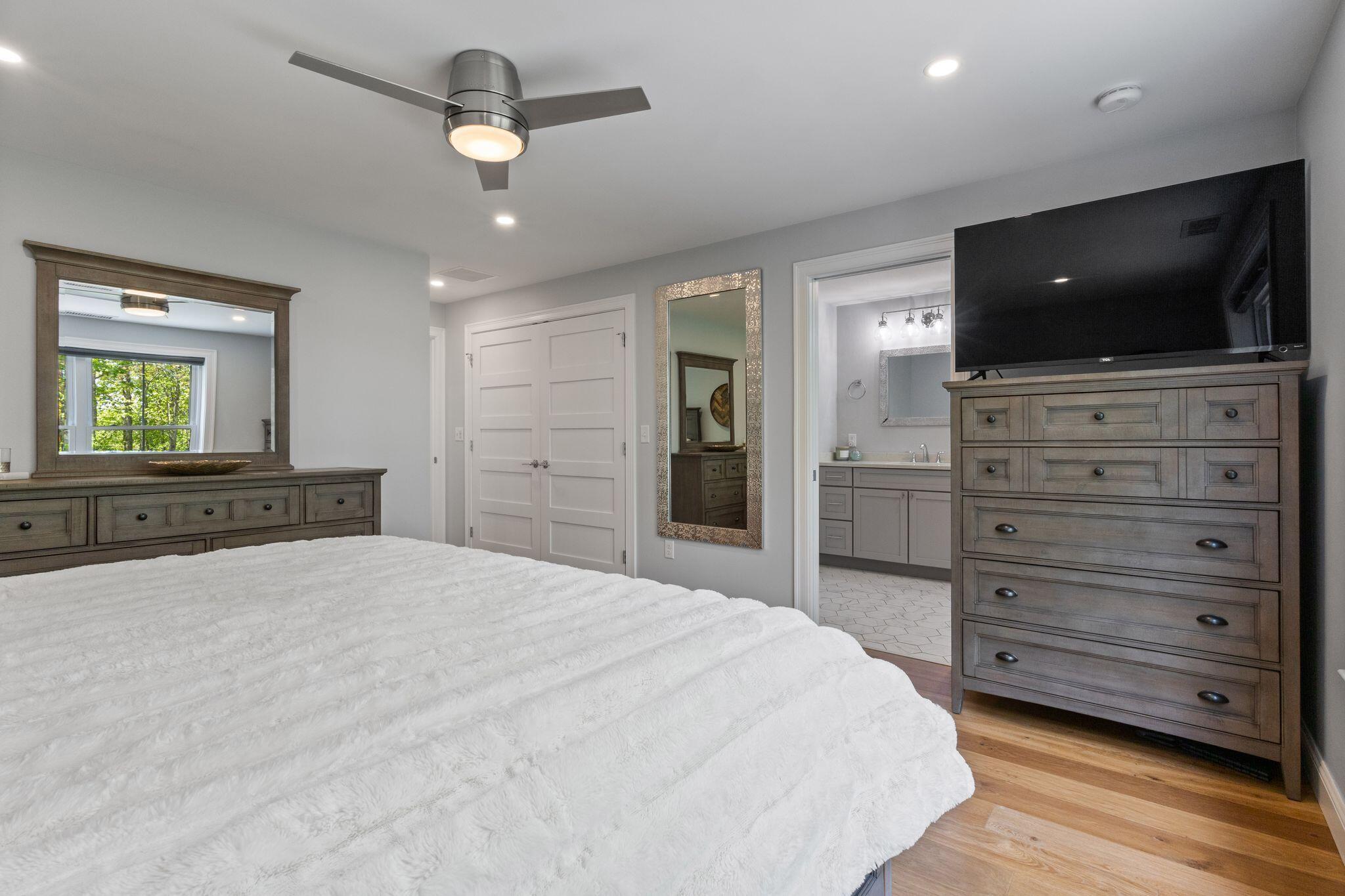 284 Bradley Street 8
