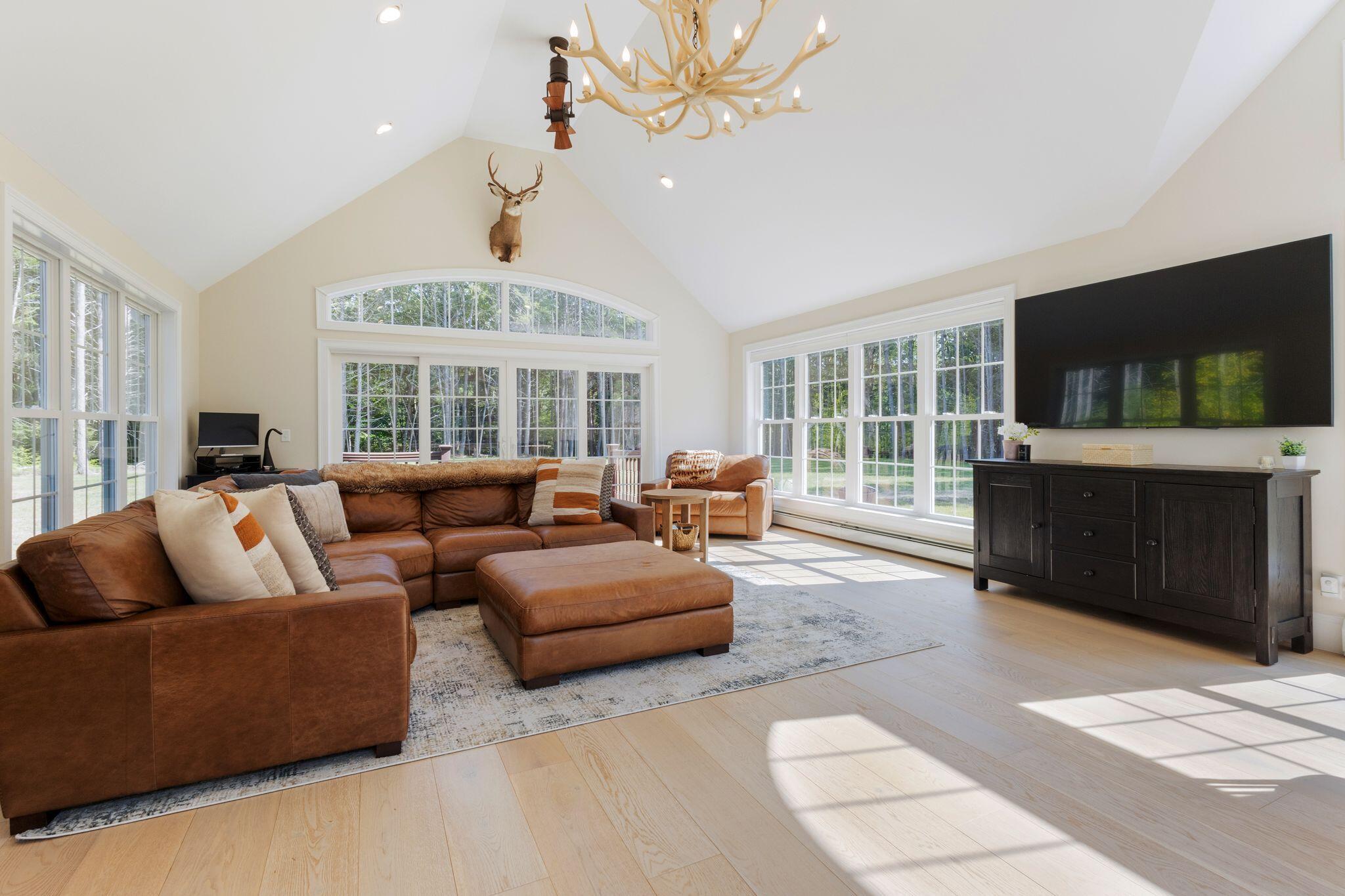 15 Silver Brook Circle