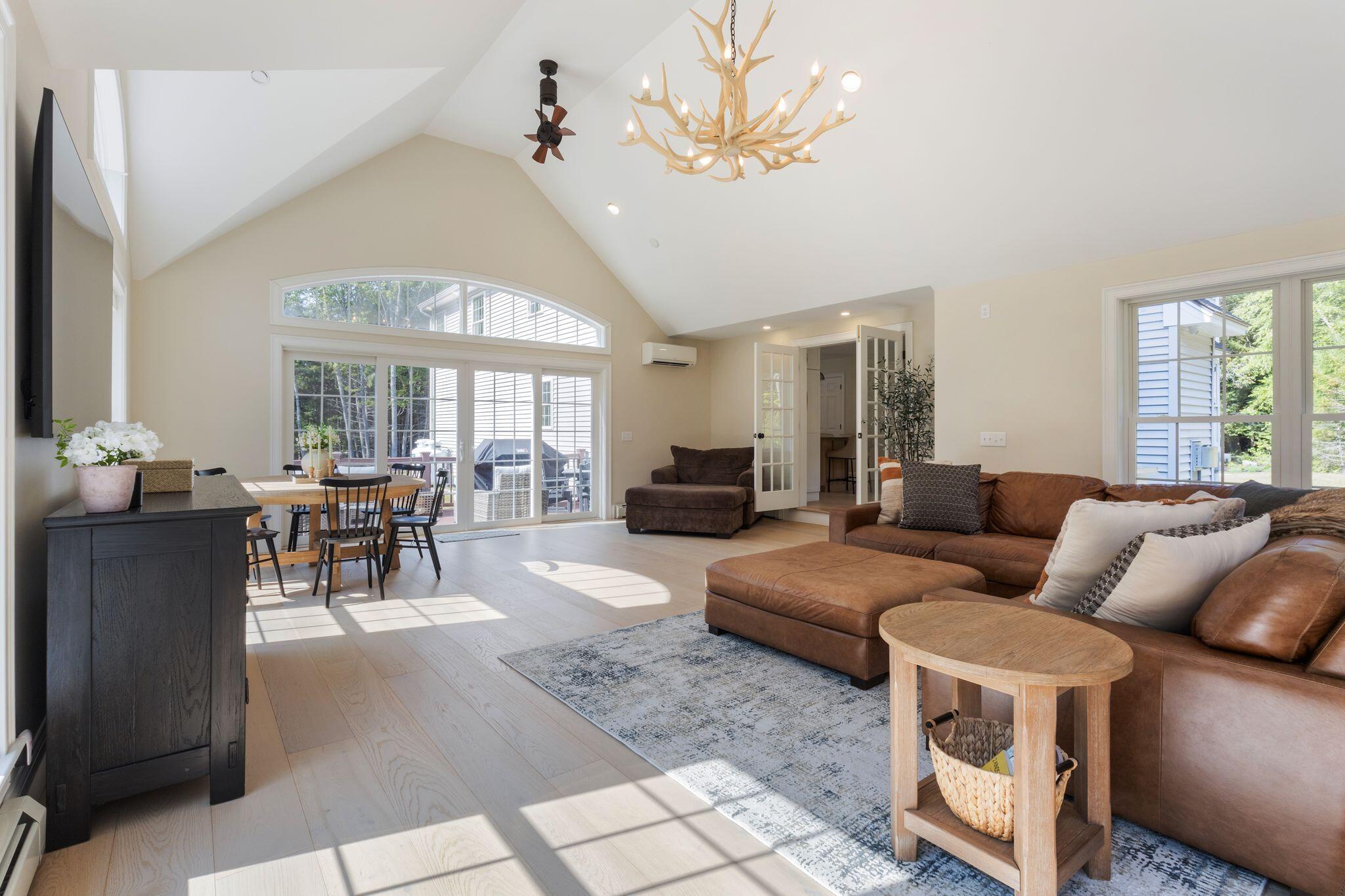 15 Silver Brook Circle
