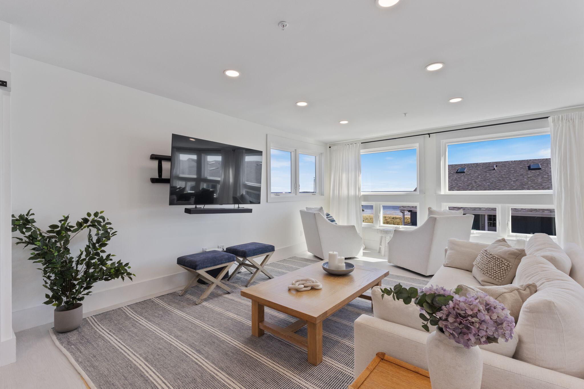 3 Bay Avenue 24