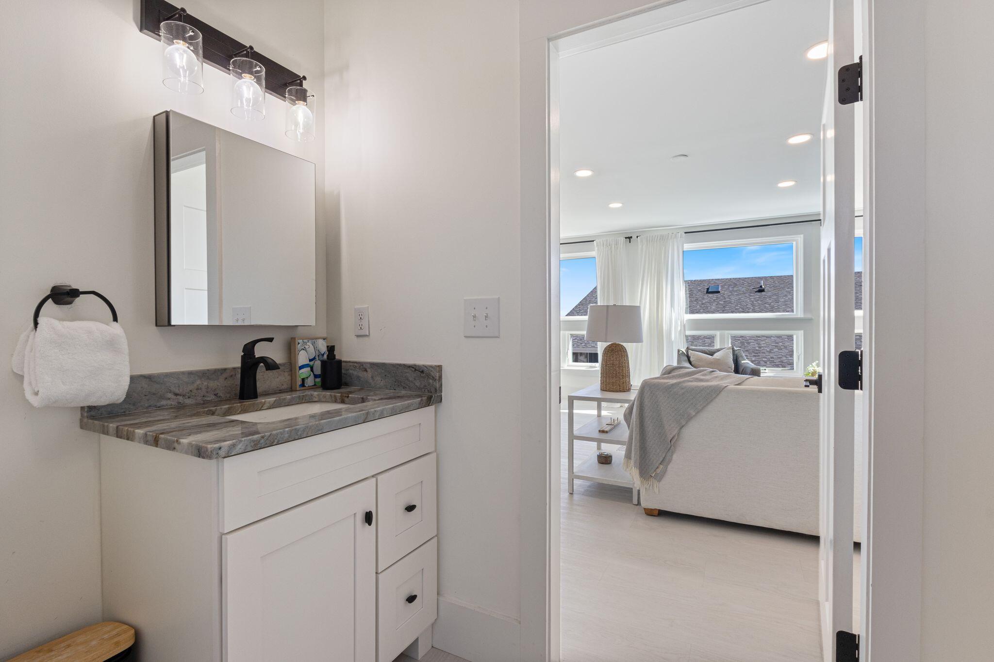 3 Bay Avenue 24