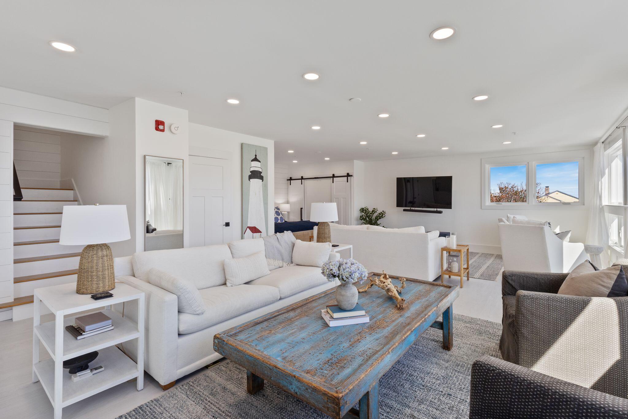 3 Bay Avenue 24