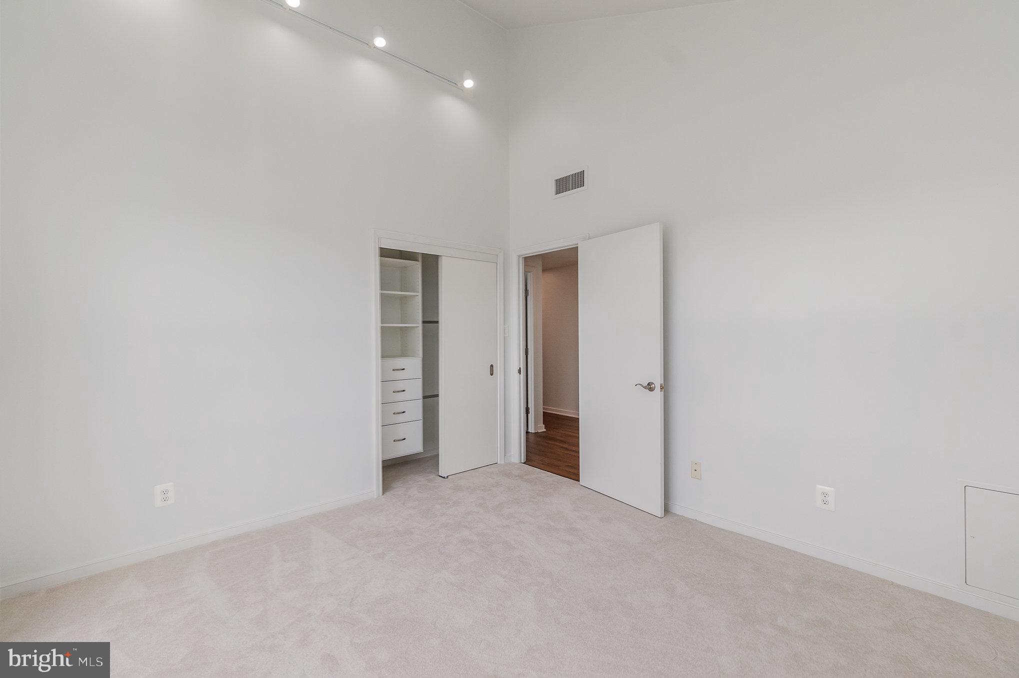 250 PRESIDENT STREET 1011