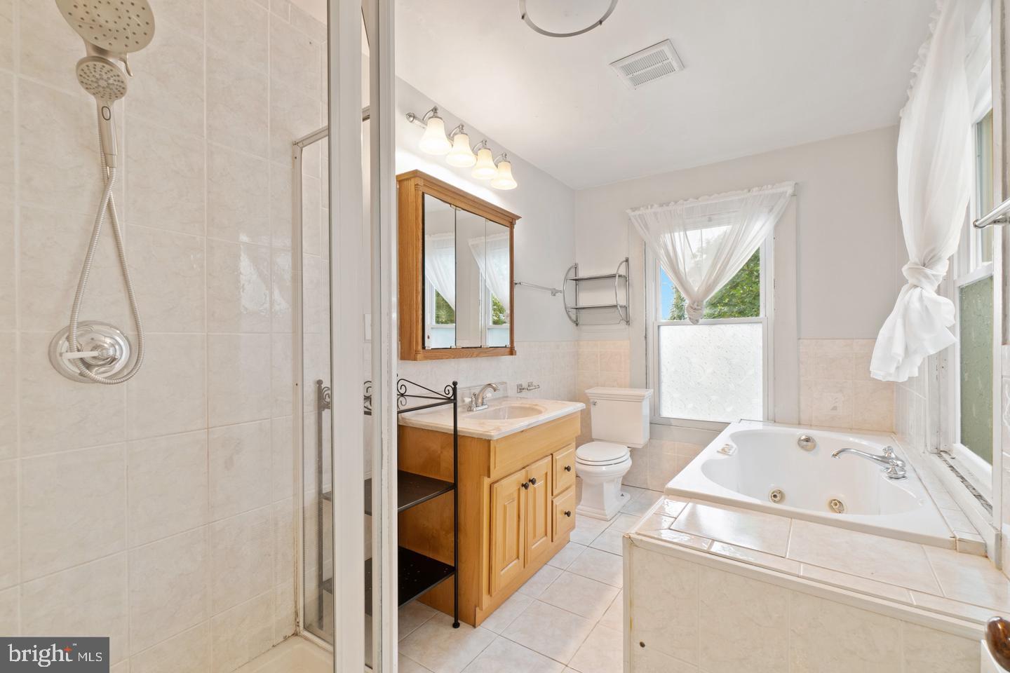 1525 W LOMBARD STREET