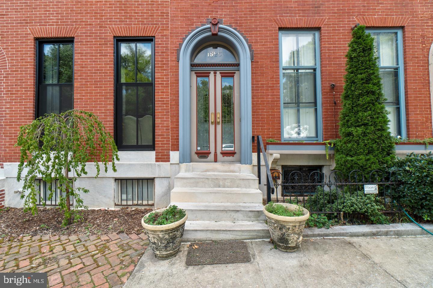 1525 W LOMBARD STREET