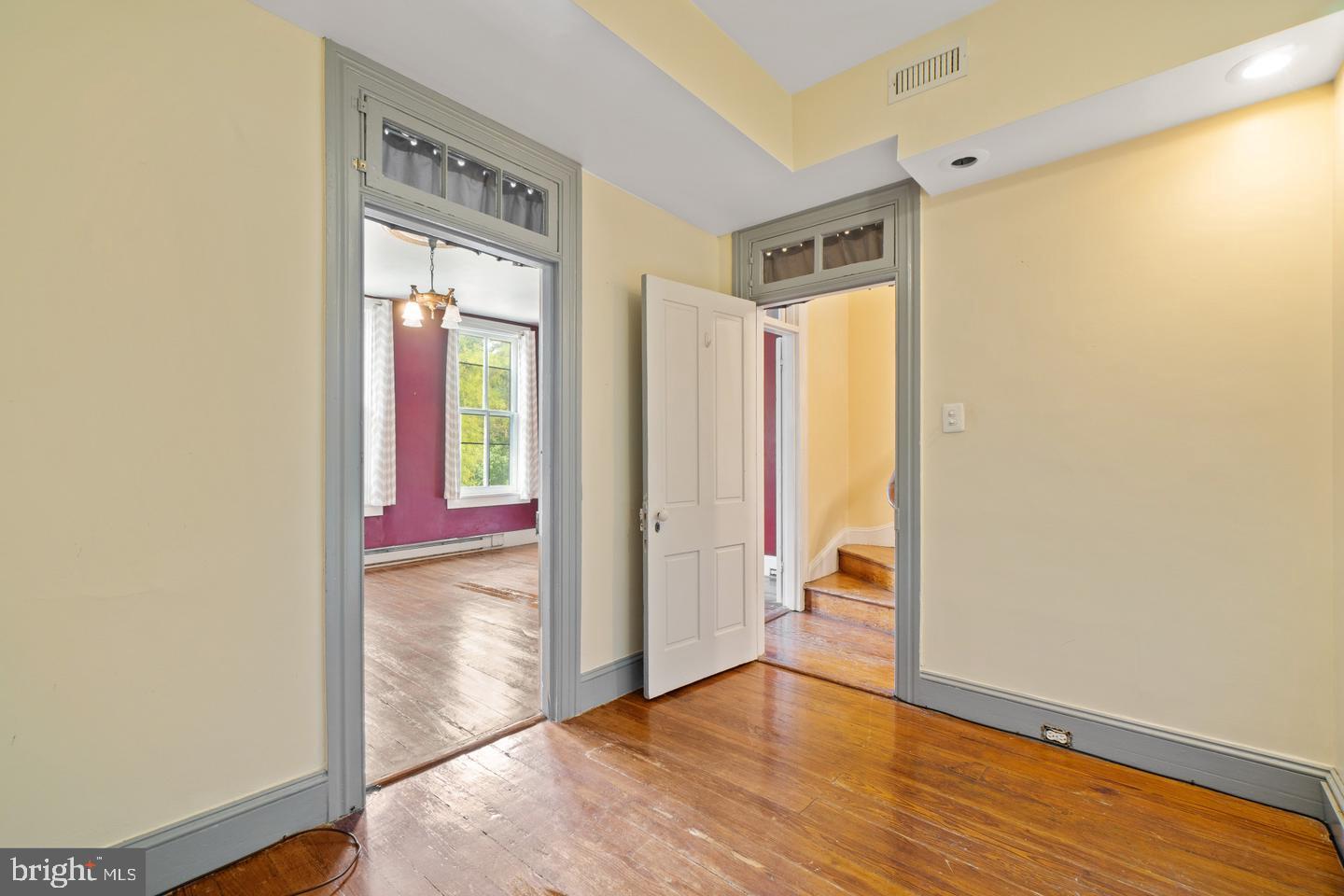 1525 W LOMBARD STREET