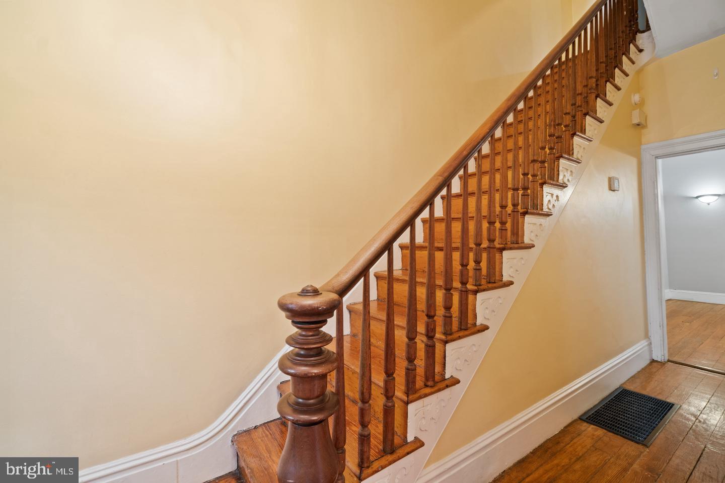 1525 W LOMBARD STREET