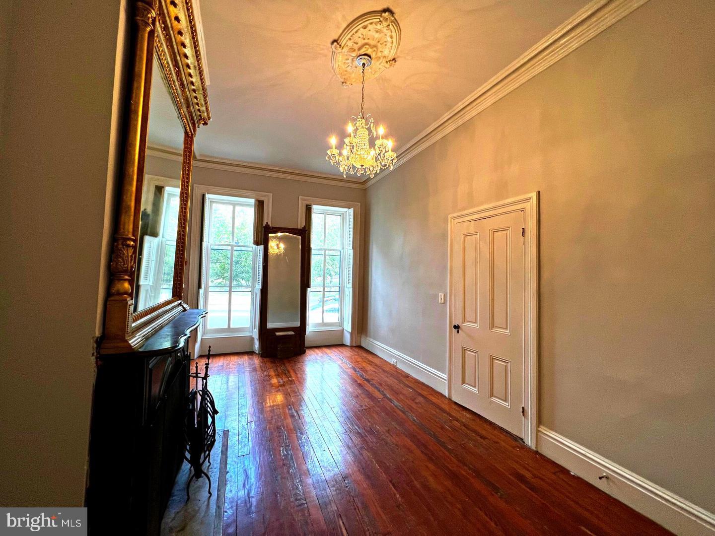 1525 W LOMBARD STREET