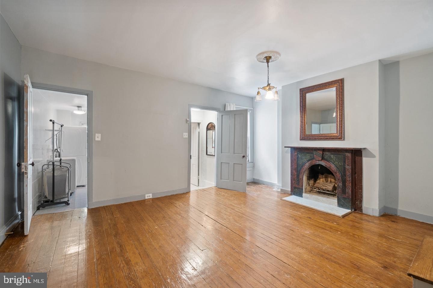 1525 W LOMBARD STREET