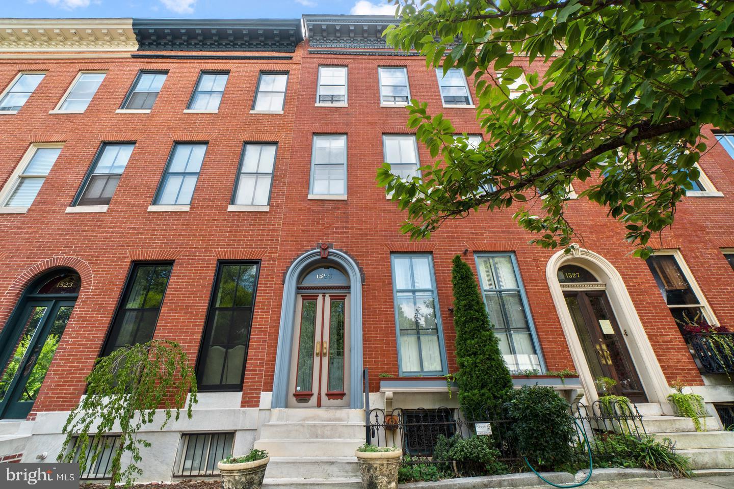 1525 W LOMBARD STREET